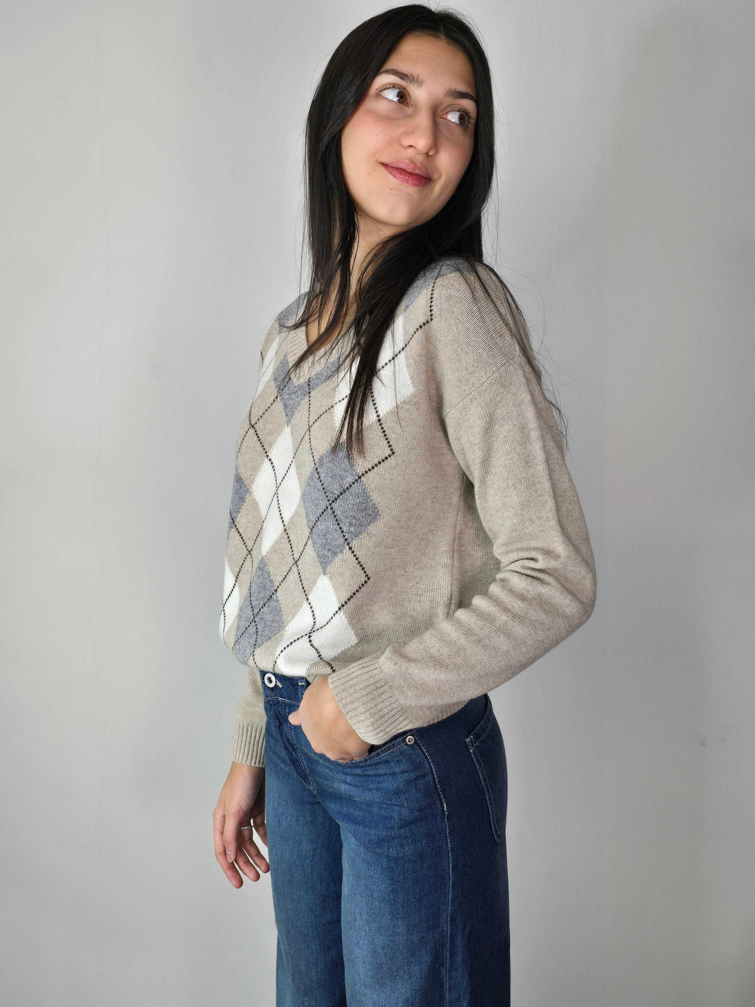 Maglione a rombi argyle ecru Tensione In donna trend preppy inverno 2025