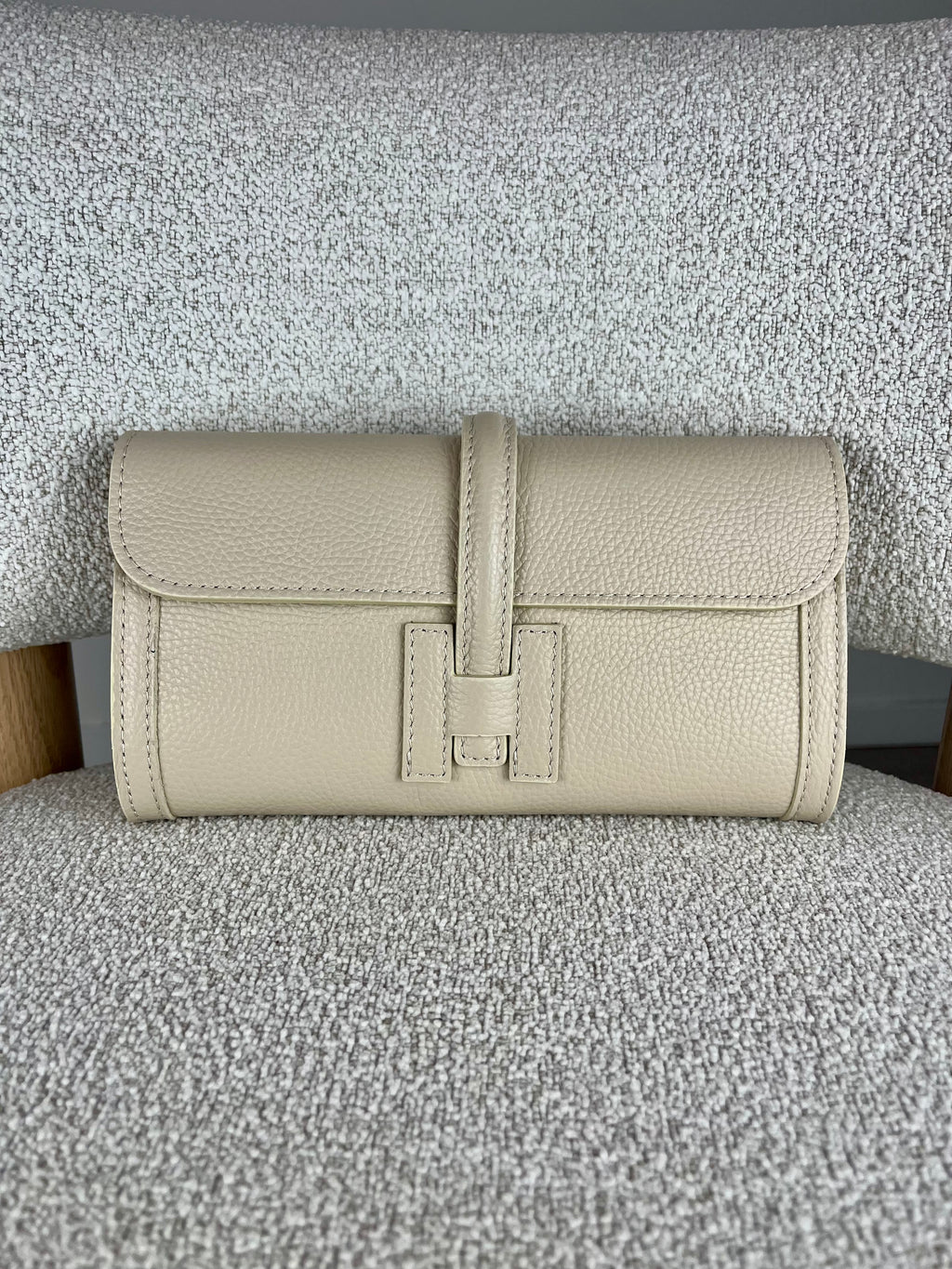 Pochette in vera pelle con tracolla - Beige