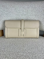 Pochette in vera pelle con tracolla - Beige