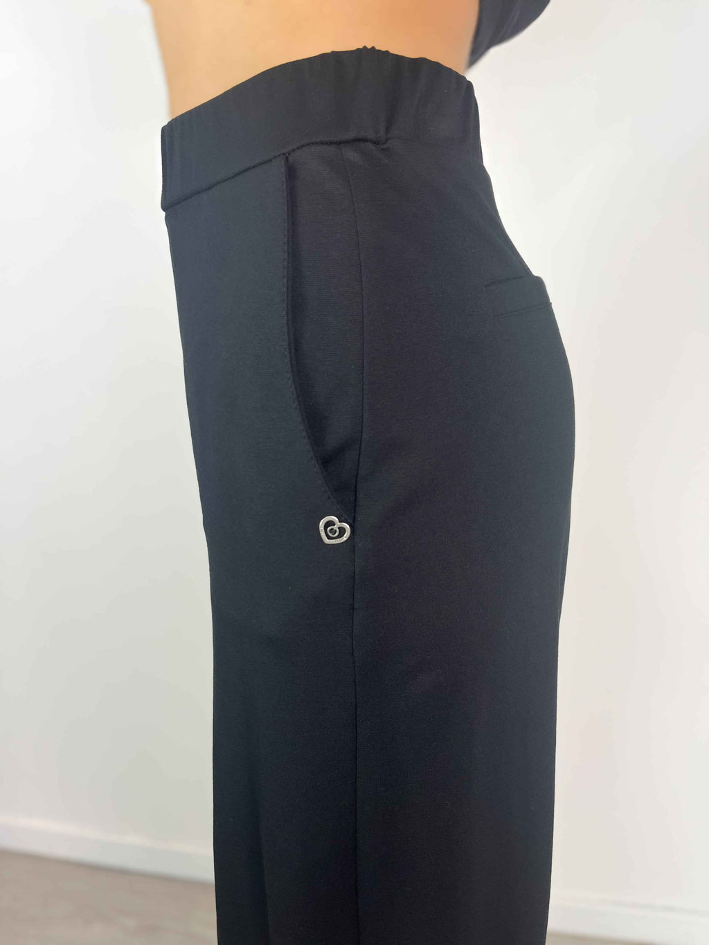 Please - Pantalone baggy in viscosa con elastico - Nero