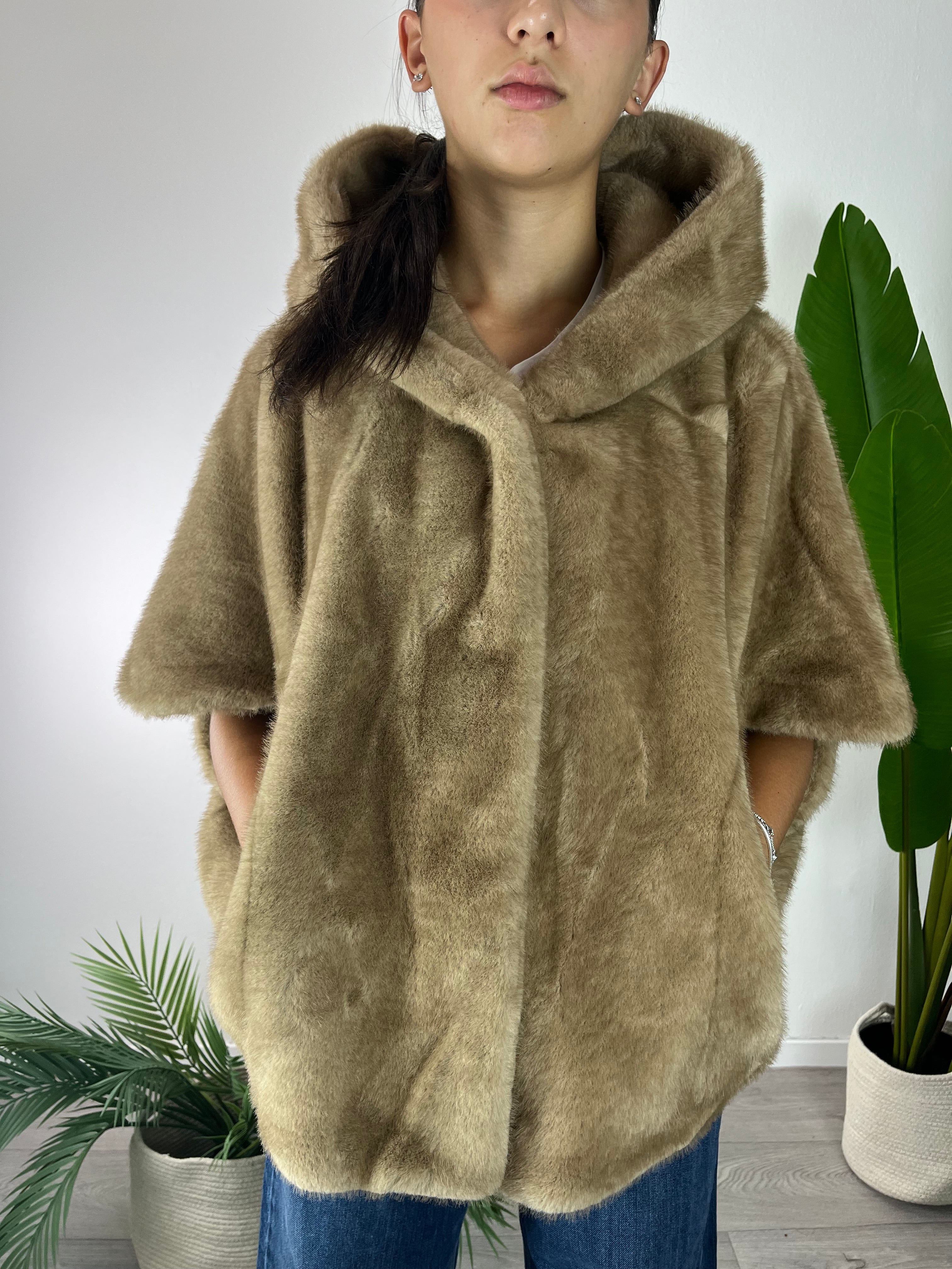 Eco Pelliccia Miele Kontatto