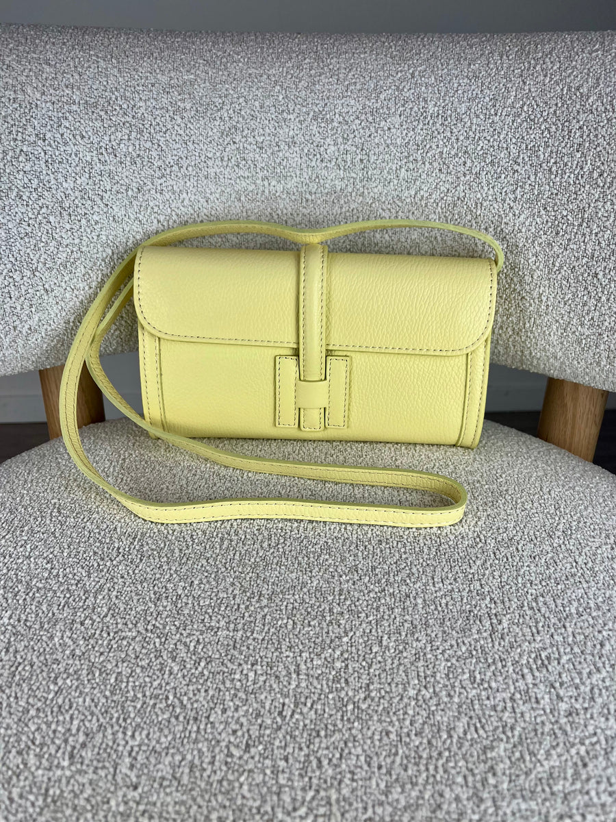 Pochette in vera pelle con tracolla - Giallo