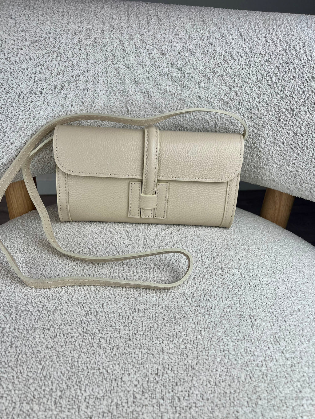 Pochette in vera pelle con tracolla - Beige