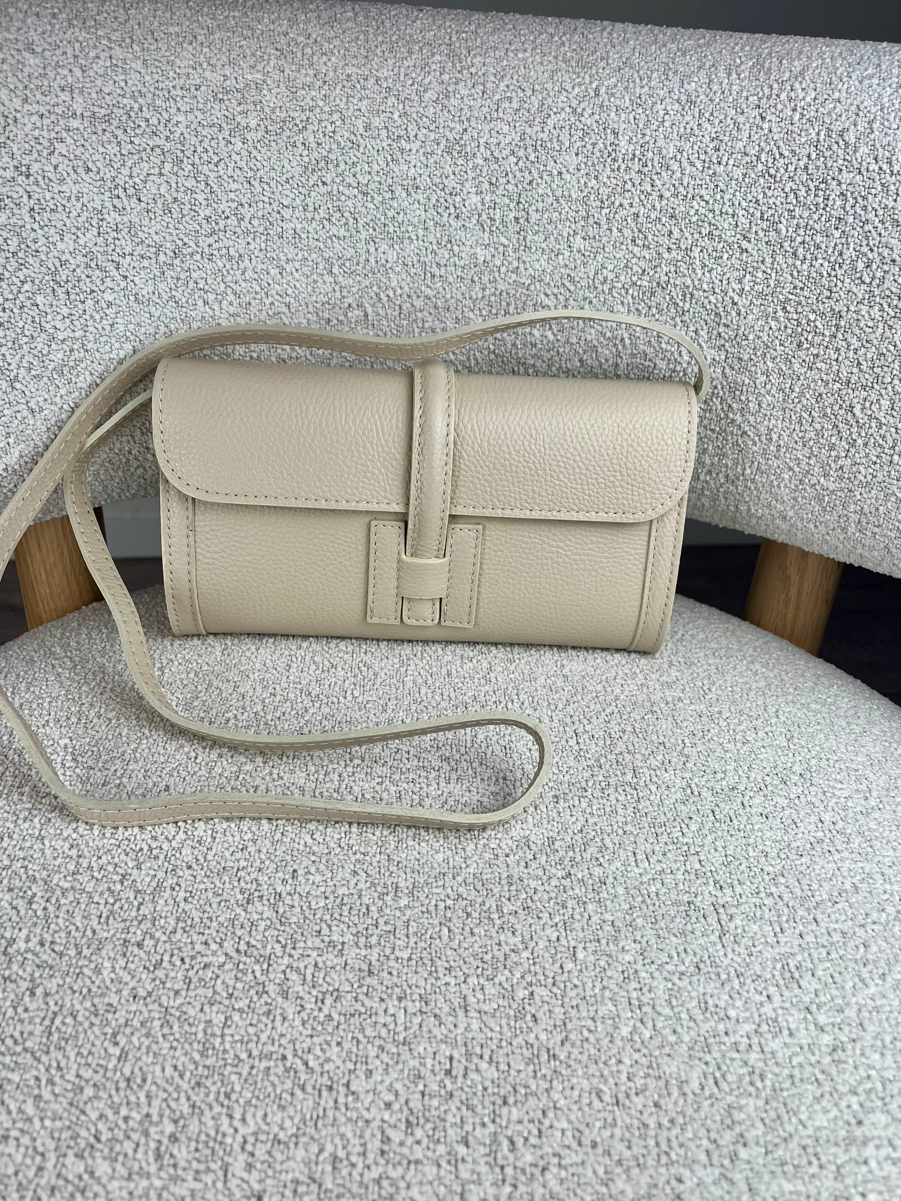 Pochette in vera pelle con tracolla - Beige