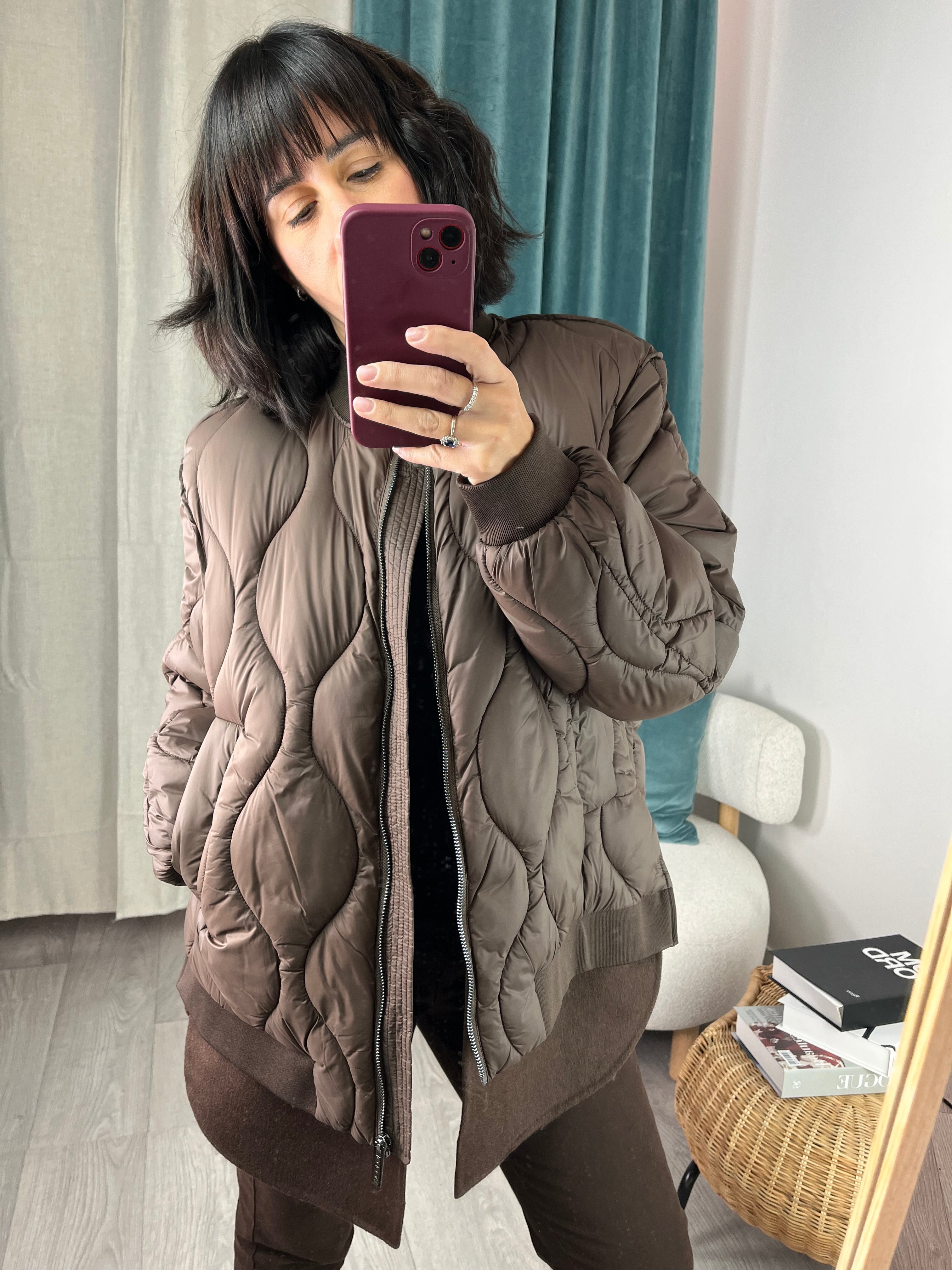 Piumino bomber Vicolo con taglio a scatola, inserti in tessuto e tasche, vestibilità morbida.