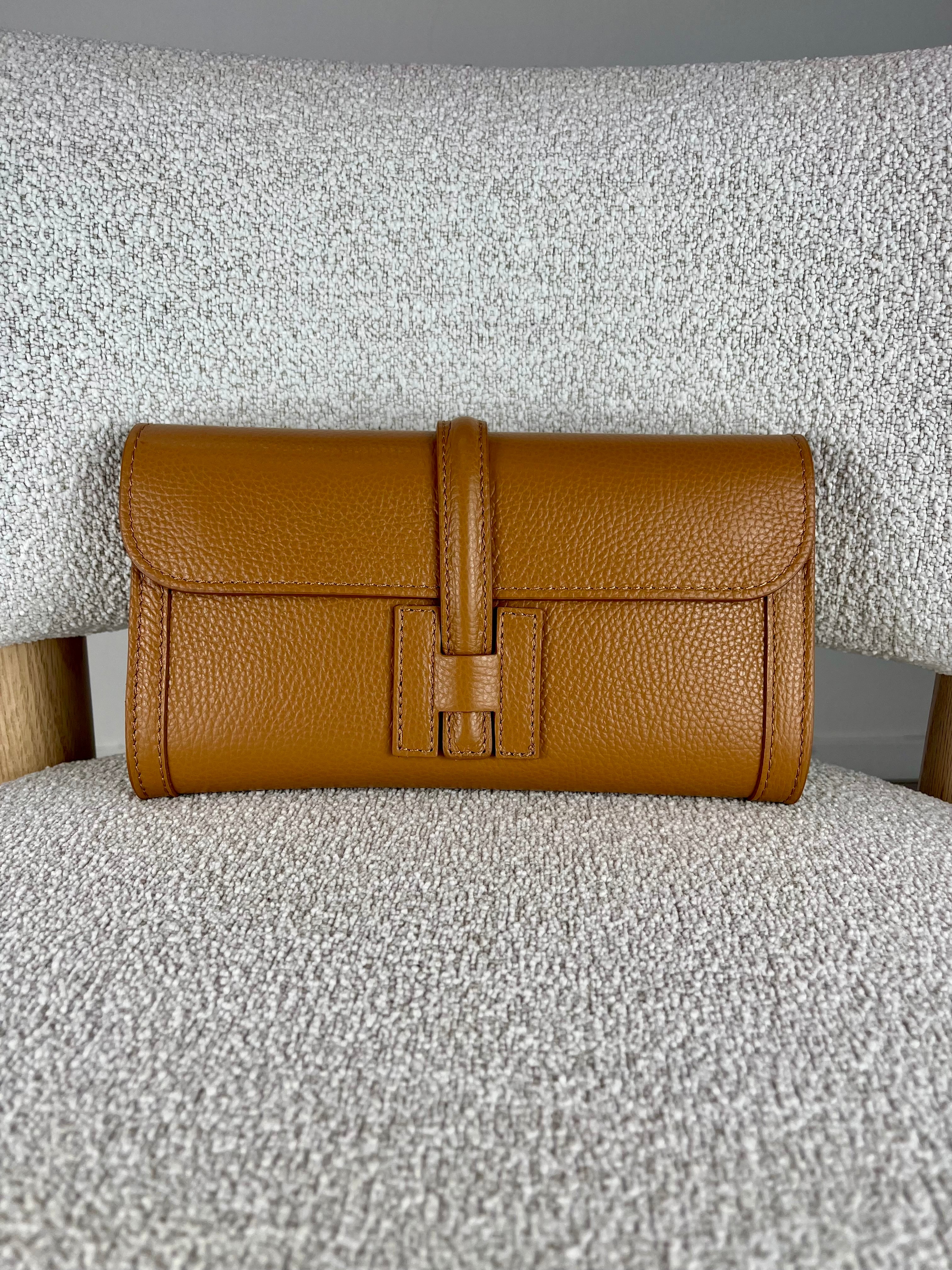Pochette in vera pelle con tracolla - Cuoio