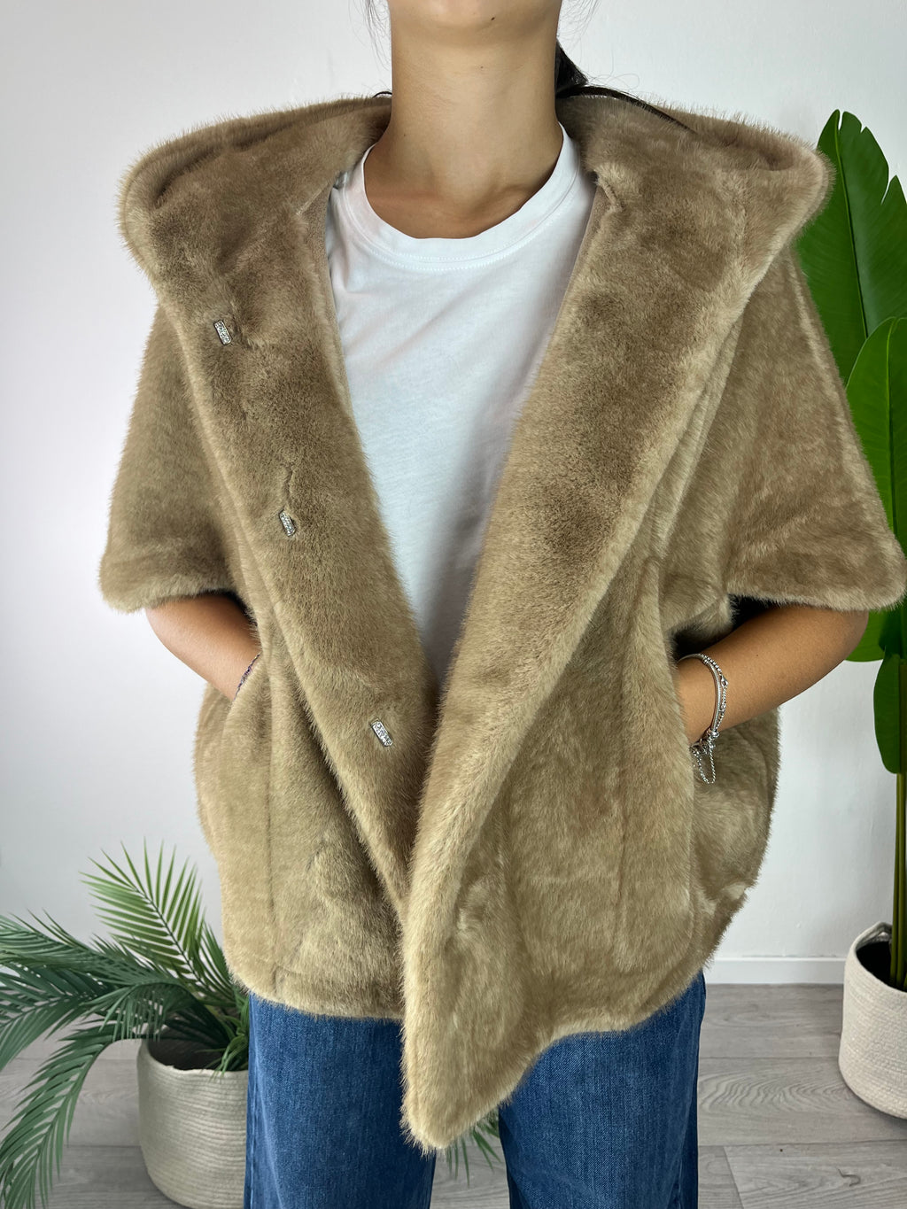 Eco Pelliccia Miele Kontatto