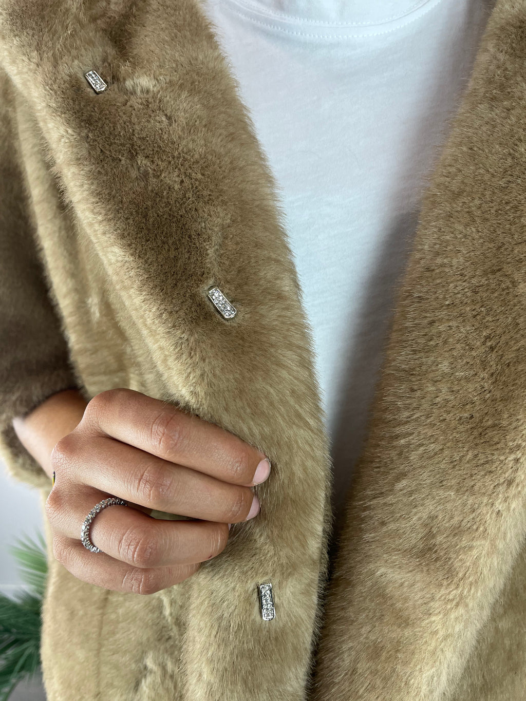 Eco Pelliccia Miele Kontatto