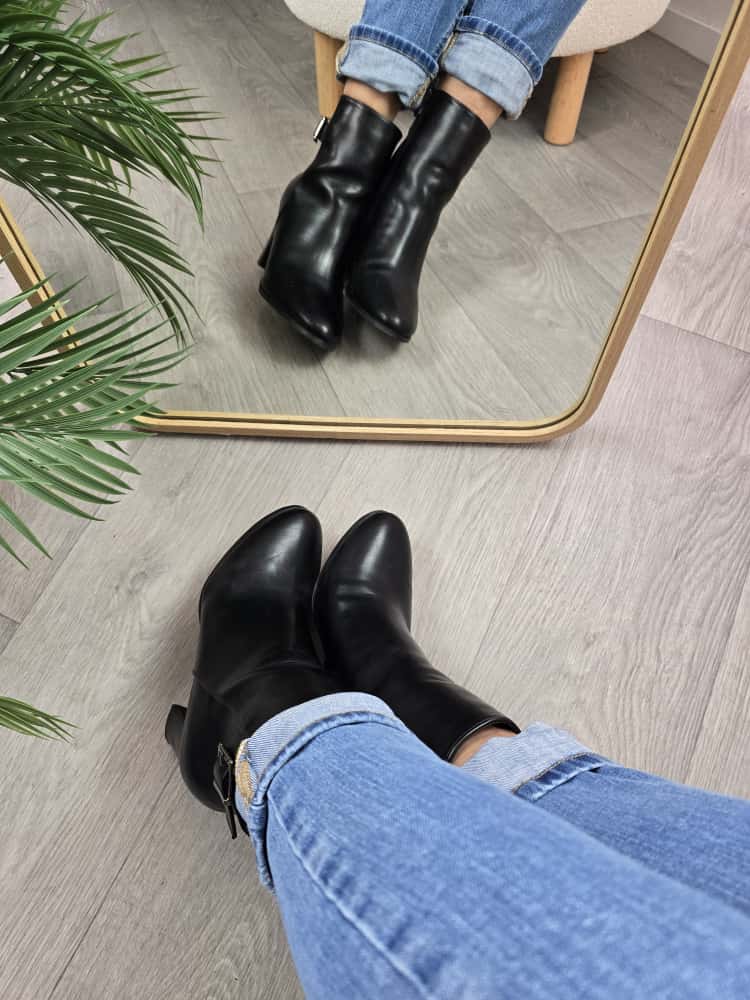 stivaletto tacco largo indossato