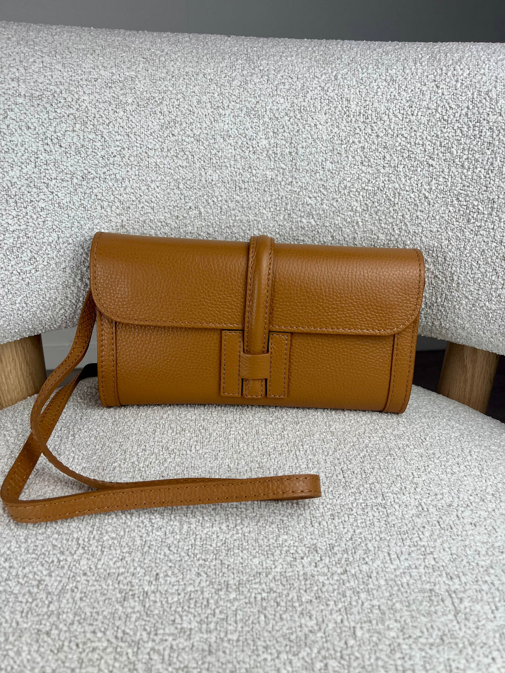 Pochette in vera pelle con tracolla - Cuoio