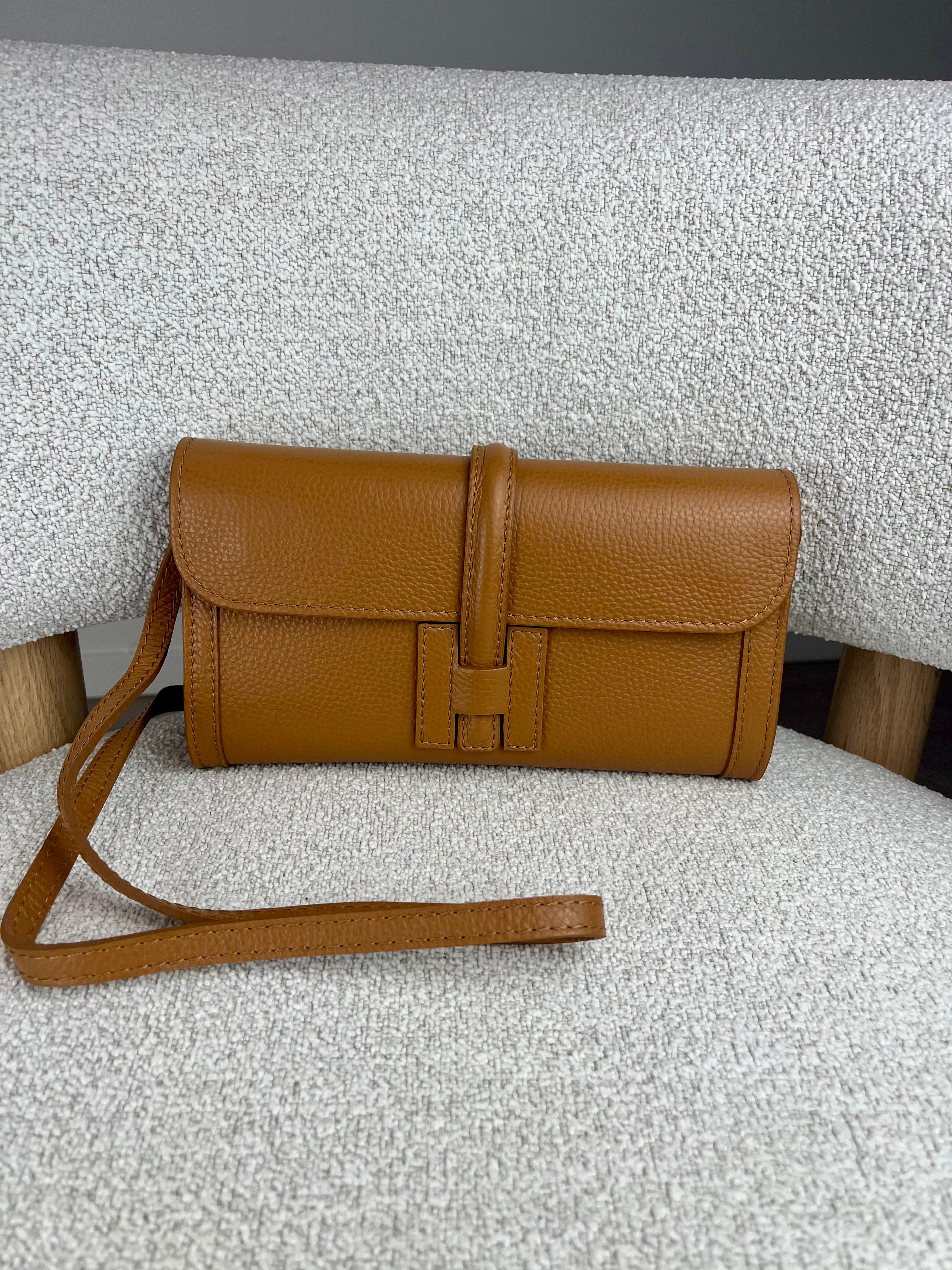 Pochette in vera pelle con tracolla - Cuoio