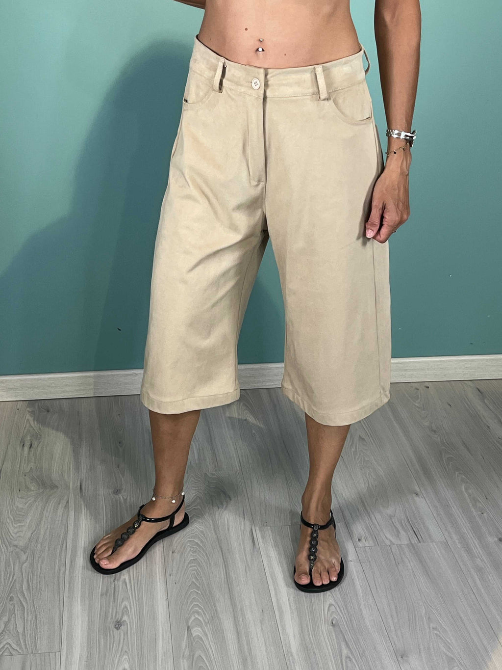 Beige eco-suede Bermuda Cami TensioneIn shorts with regular fit worn by model