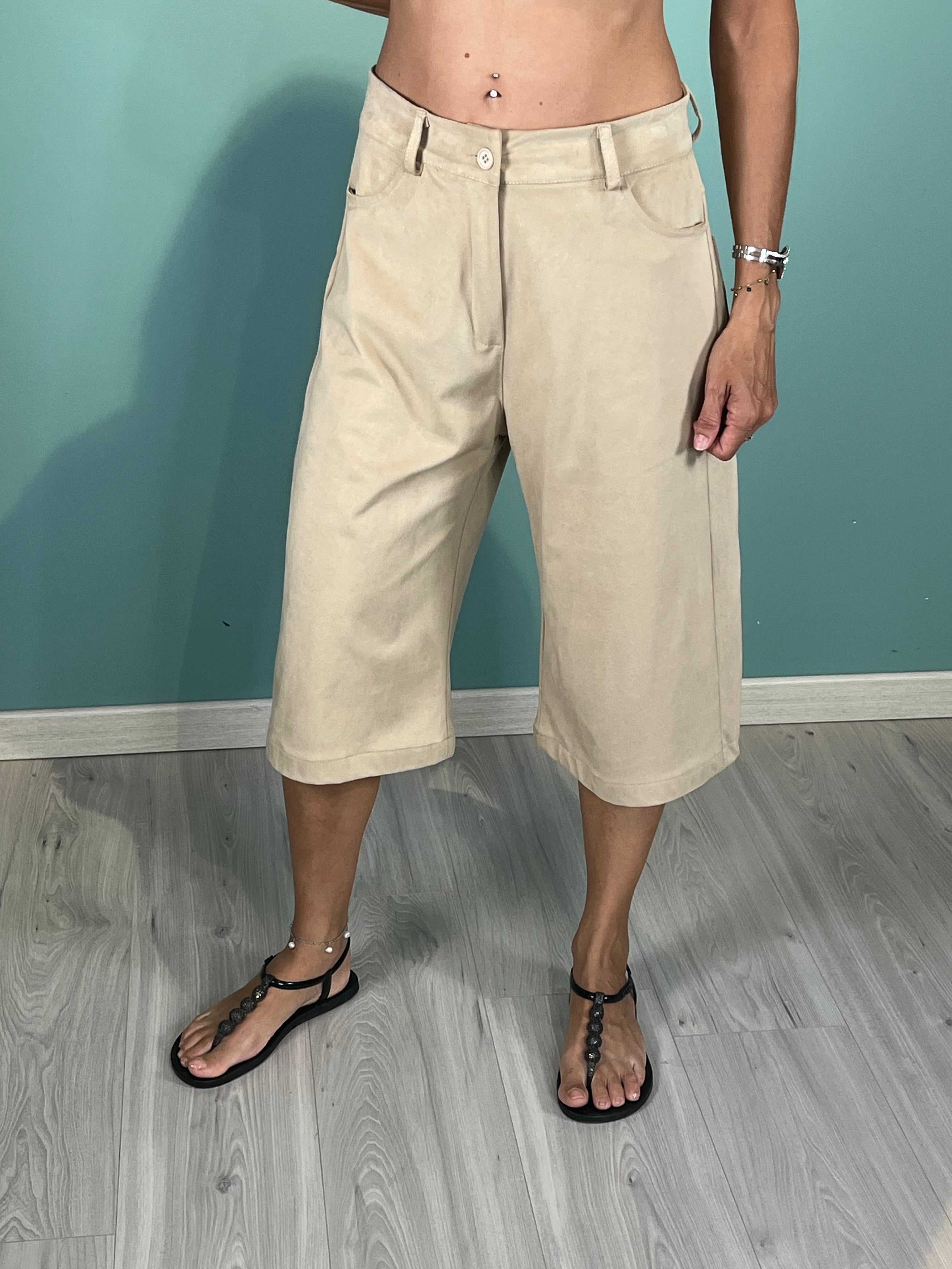 Beige eco-suede Bermuda Cami TensioneIn shorts with regular fit worn by model