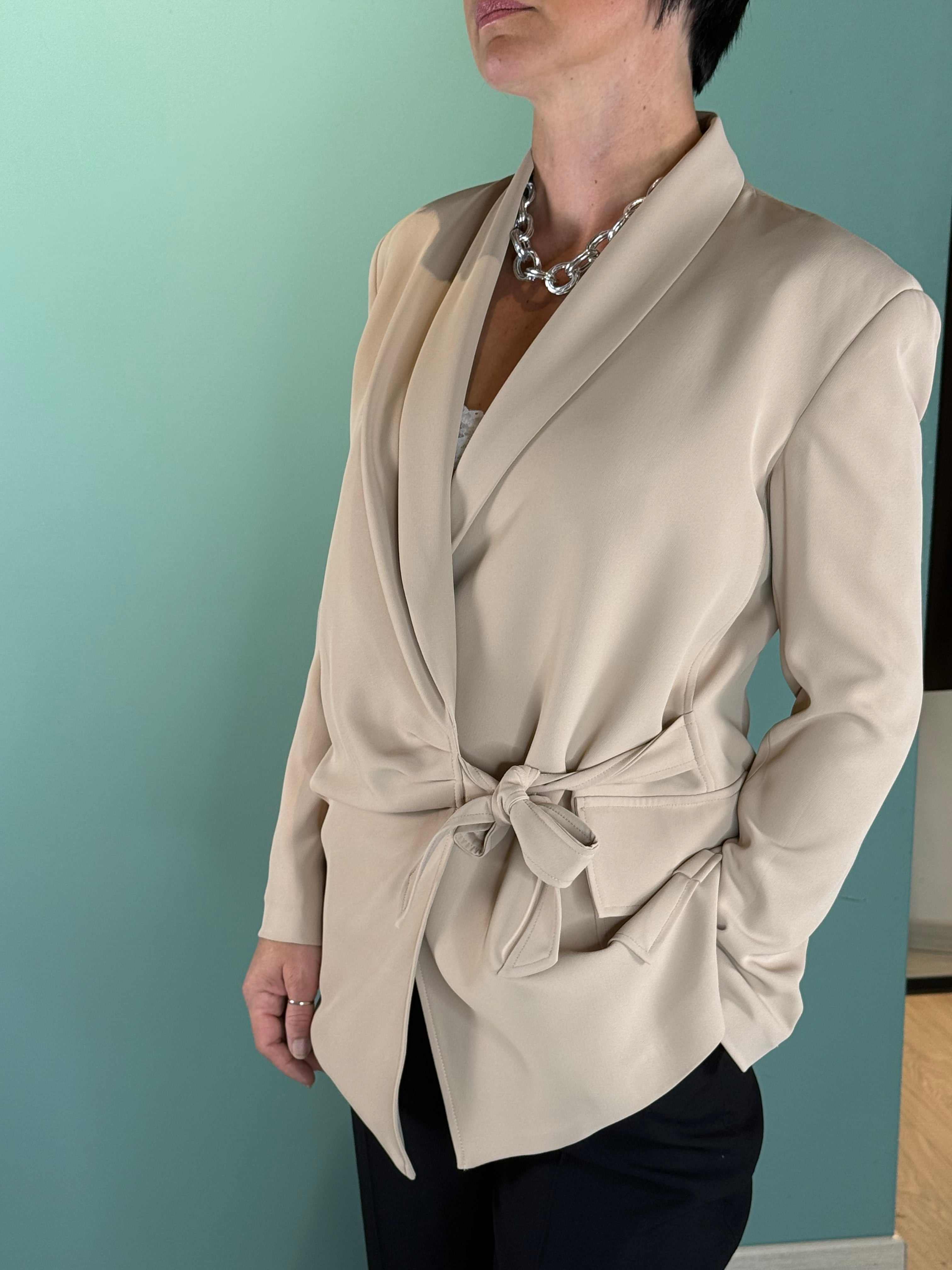 Blazer Joy Kikisix beige with belt and regular fit, polyester blend model wearing size M