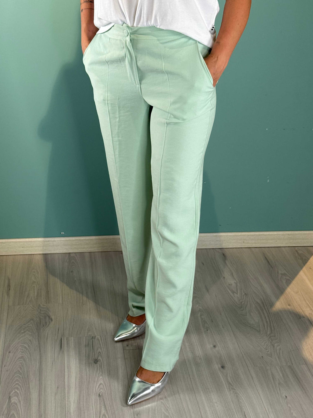 Pantalone Menta palazzo fit regolare con tasche in viscosa e poliestere donna