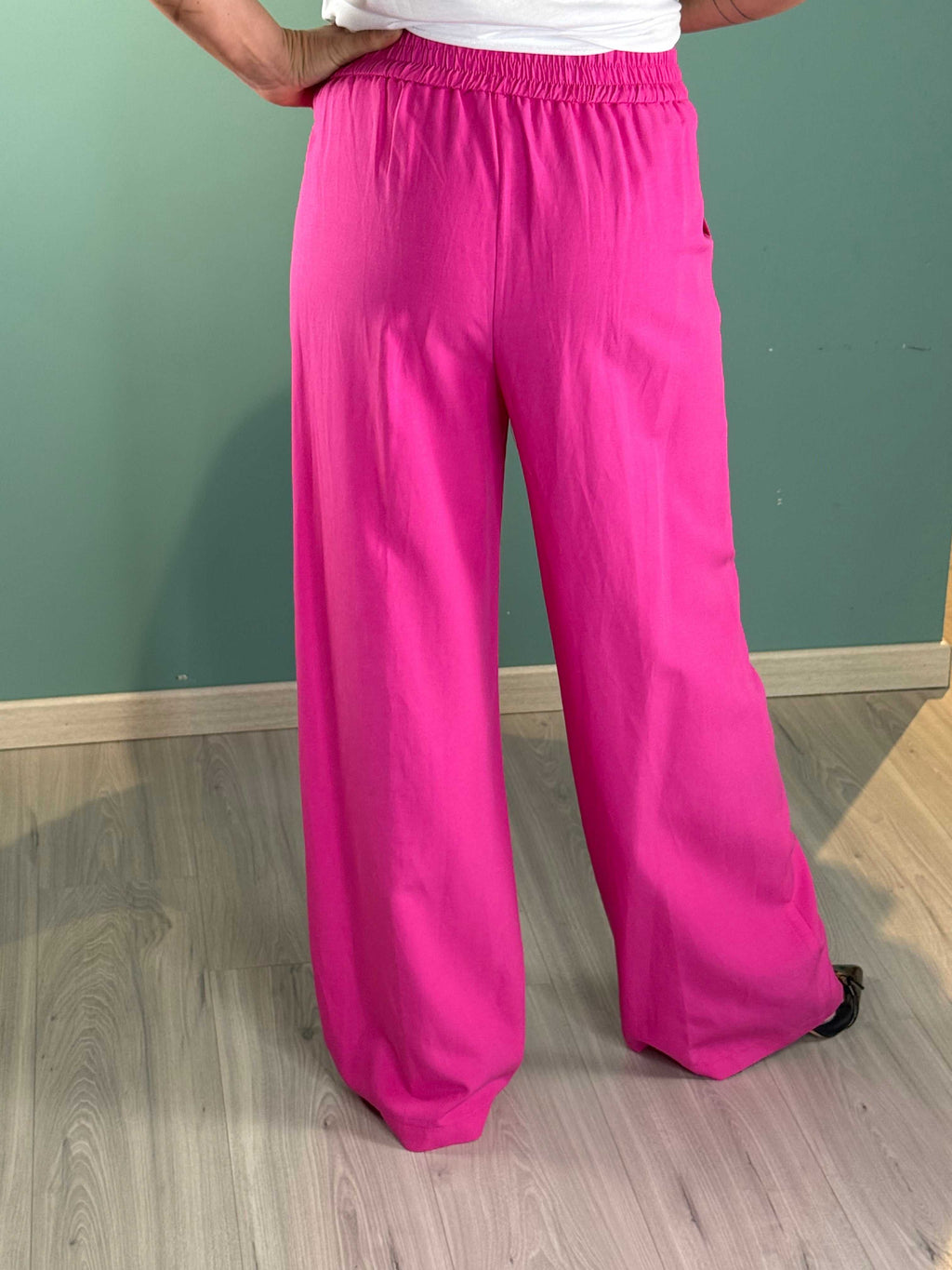 Pantalone Estate Kontatto palazzo pants in bright pink with elastic waistband and regular fit