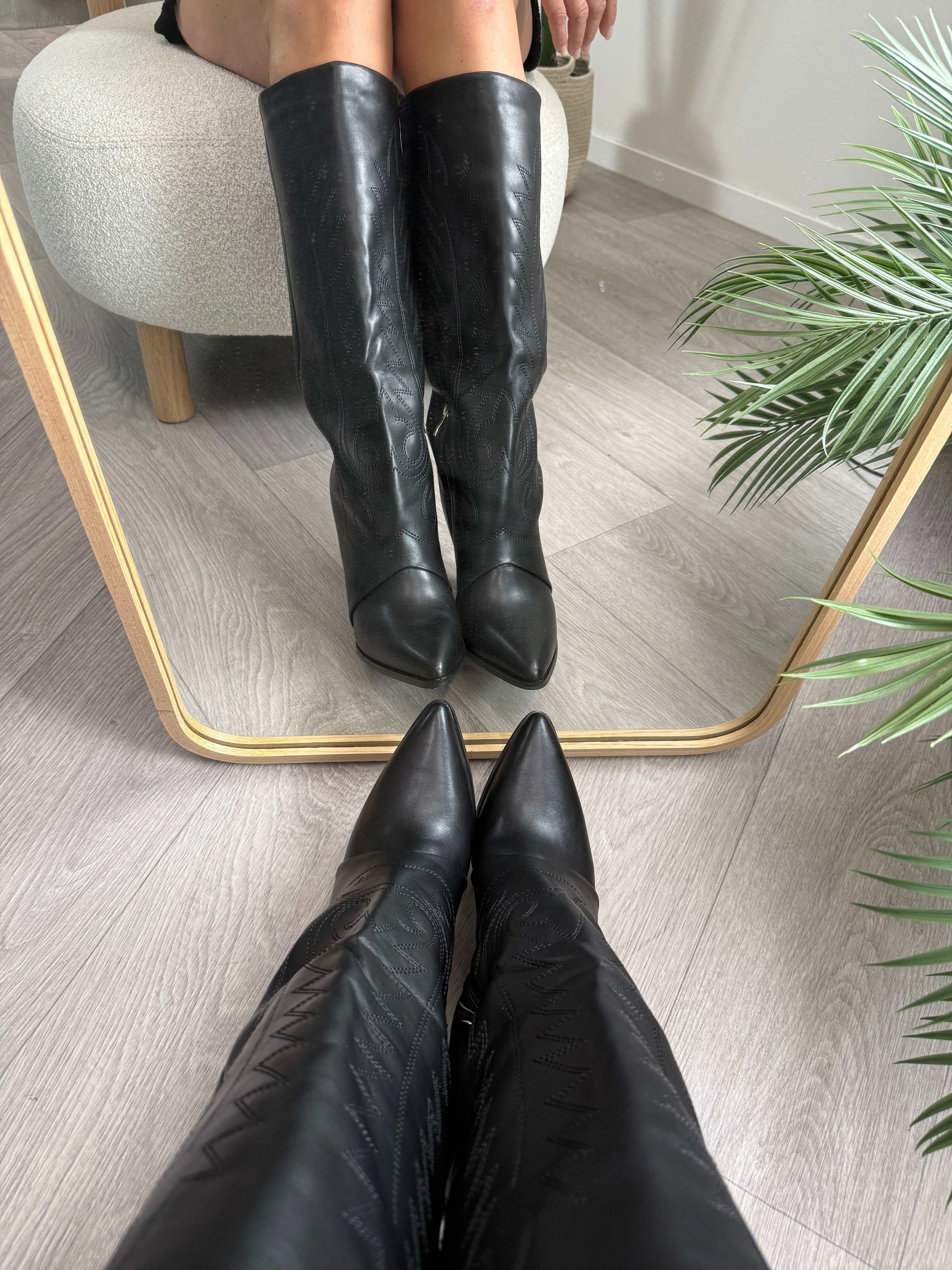 Black Camperos Nero knee-high boots with 5cm heels worn and reflected in a mirror