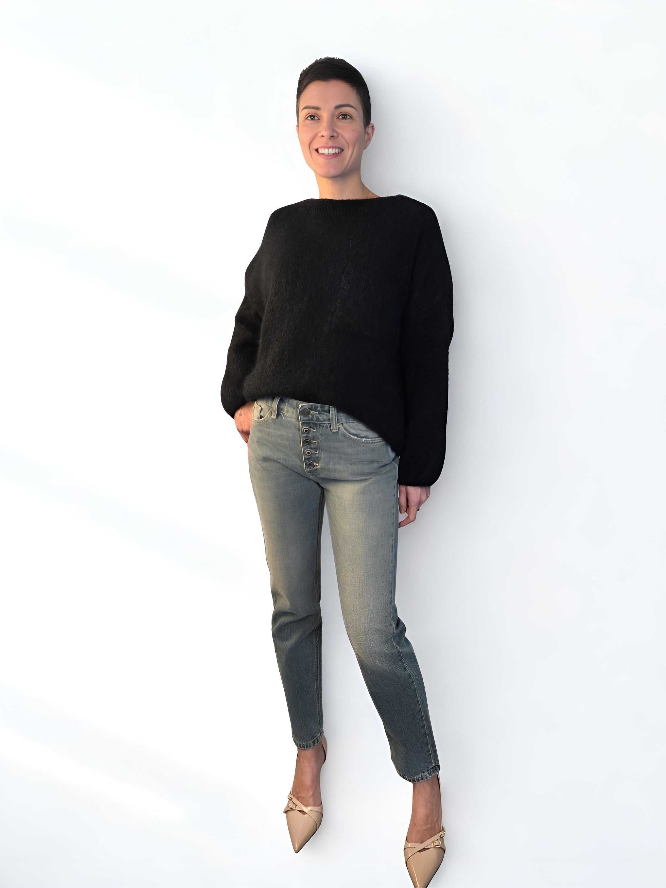 Maglione con fiocco nero in mohair caldo e morbido con maniche lunghe e vestibilità over