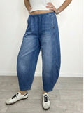 Please jeans modello balloon indossato 