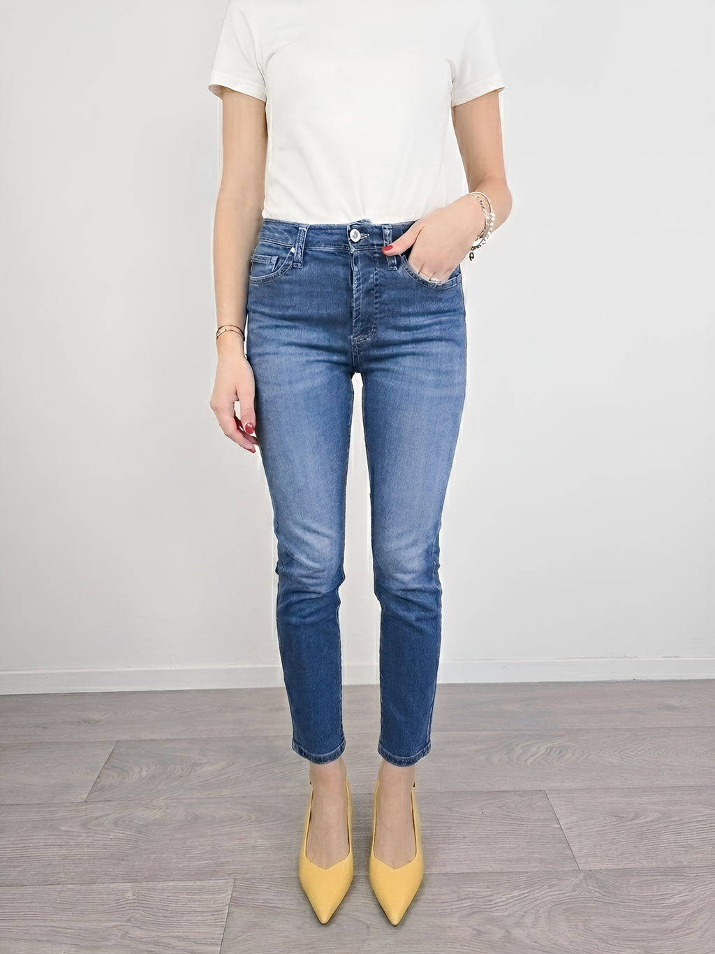 Denim please skinny blu su modella con Slimback gialle