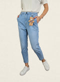 Jeans Please azzurro vestibilità rilassata con elastico in vita. Comodo come una tuta. Portachiavi Teddy incluso. 98% cotone 2% elastan.