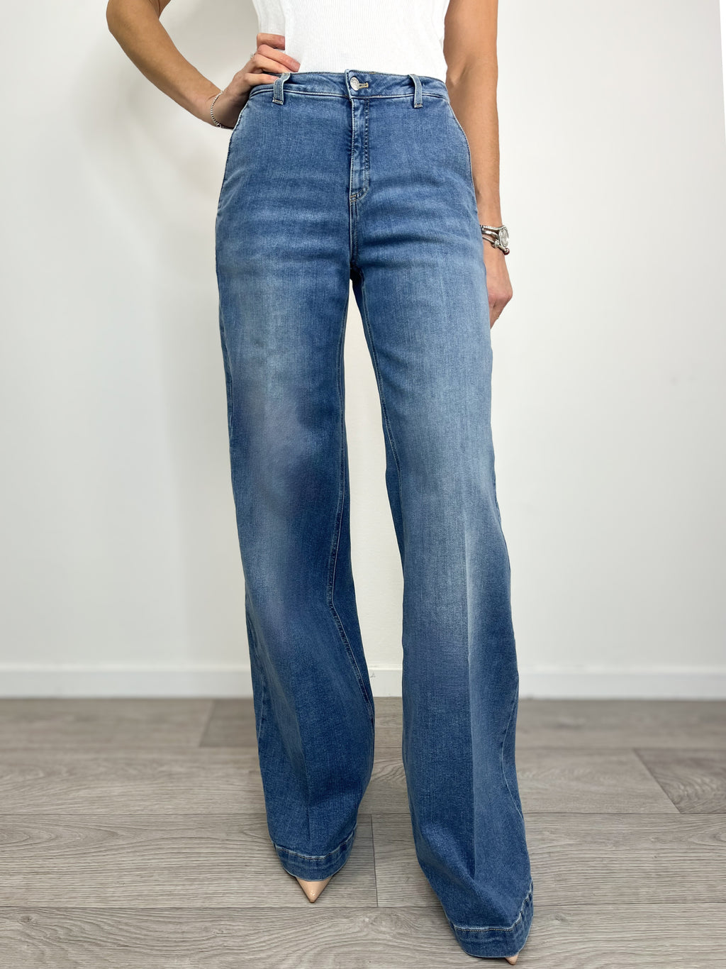 Vicolo jeans Elena indossato da modella