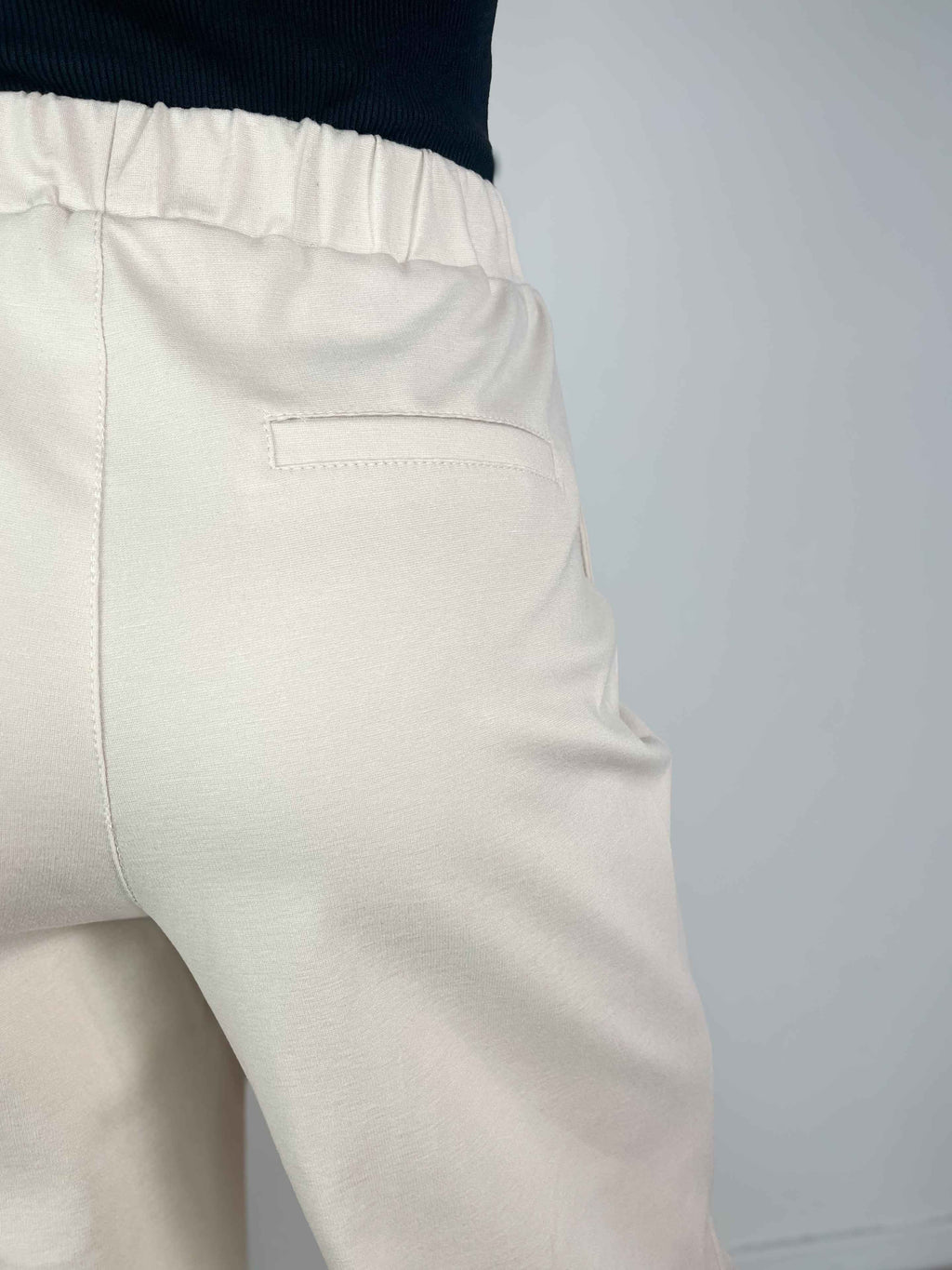 Please - Pantalone baggy in viscosa con elastico - Crema
