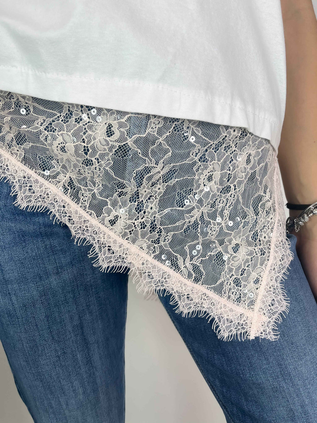 Kikisix - T-shirt con pizzo asimmetrico - Rosa
