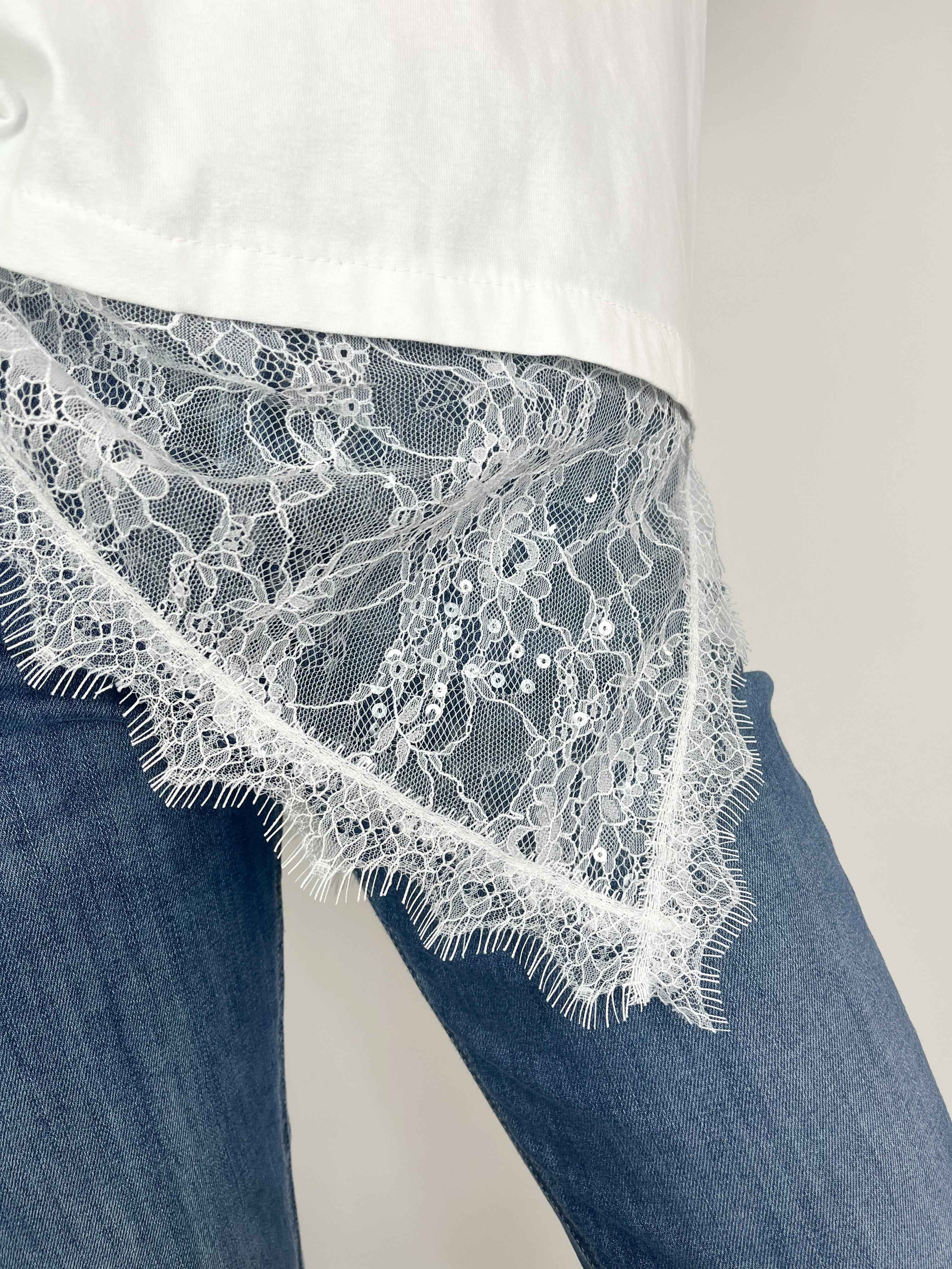 Kikisix - T-shirt con pizzo asimmetrico - Bianco