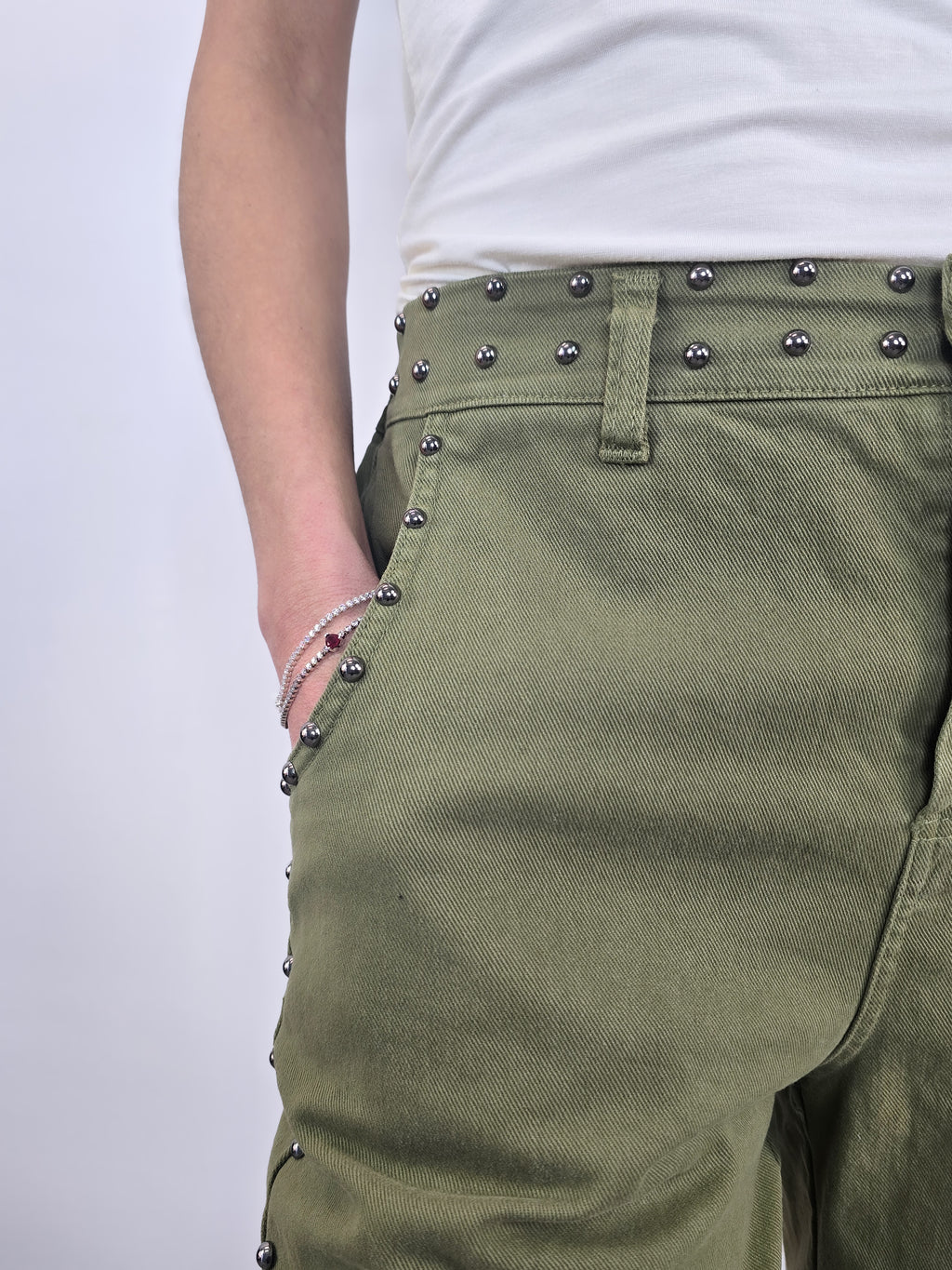 pantalone con borchie kontatto