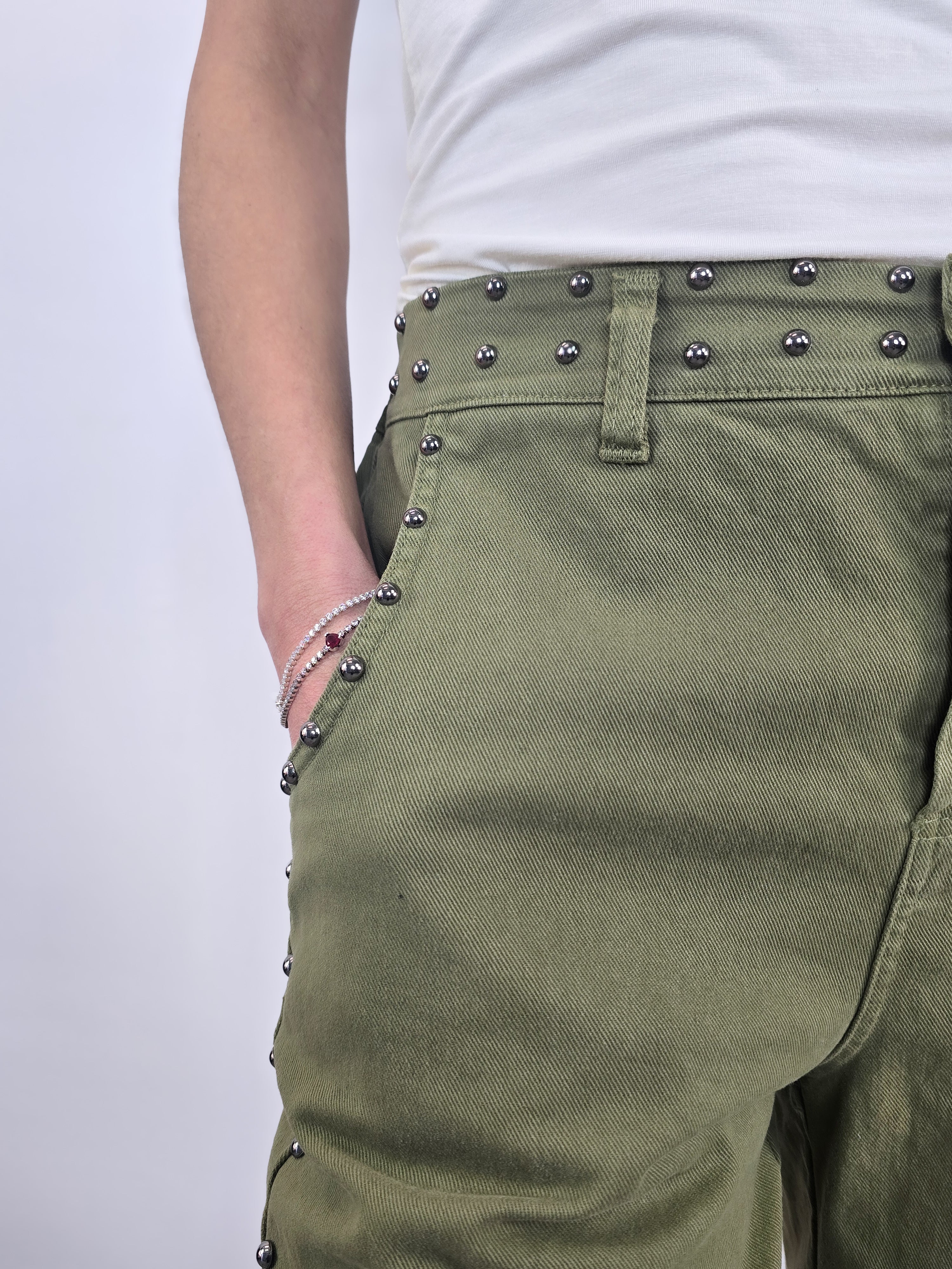pantalone con borchie kontatto