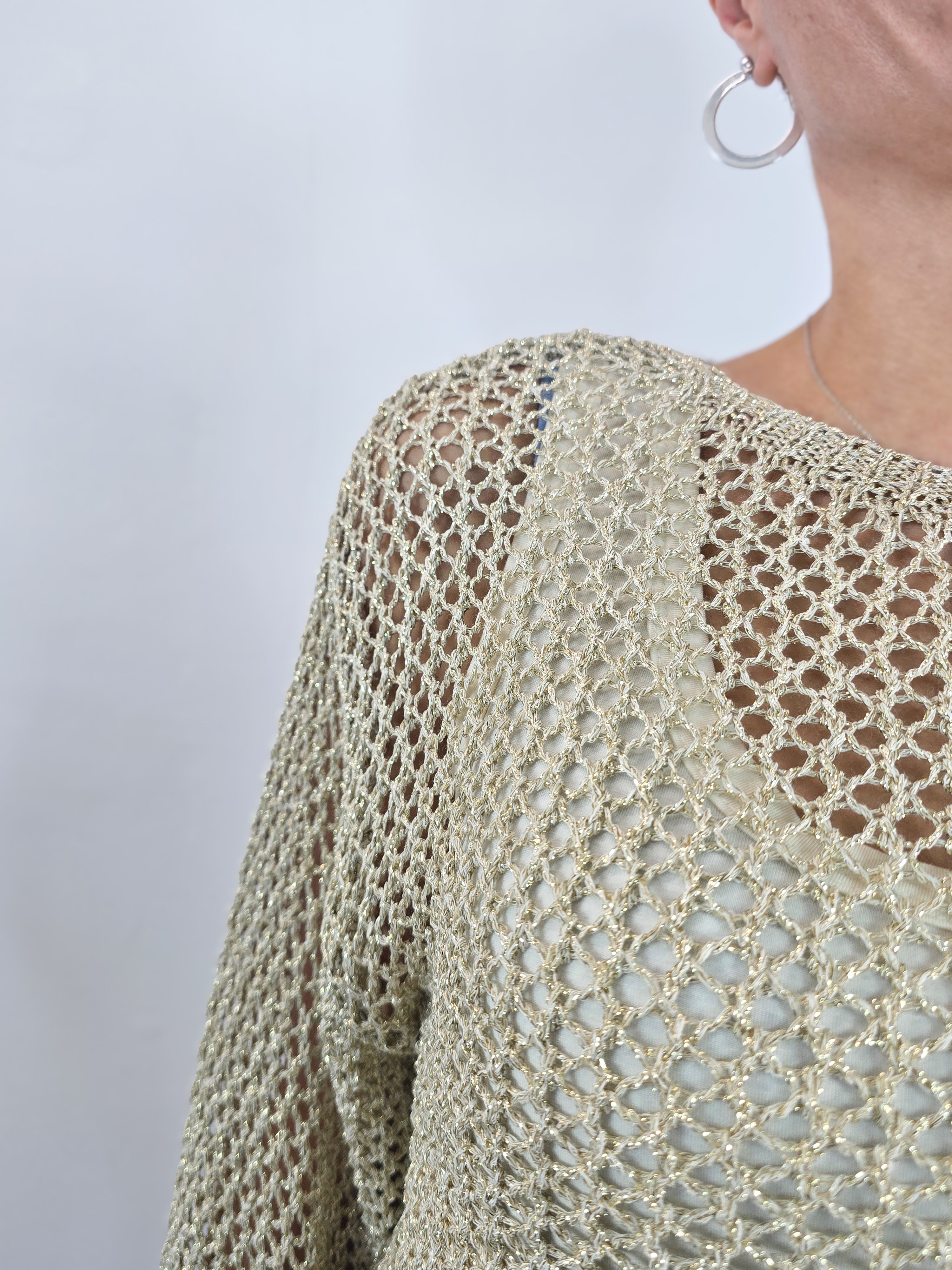 Kontatto maglia gialla a rete indossata