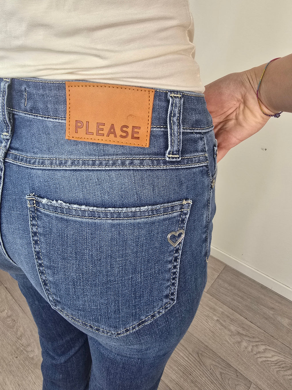 Please dettaglio salpa e logo 