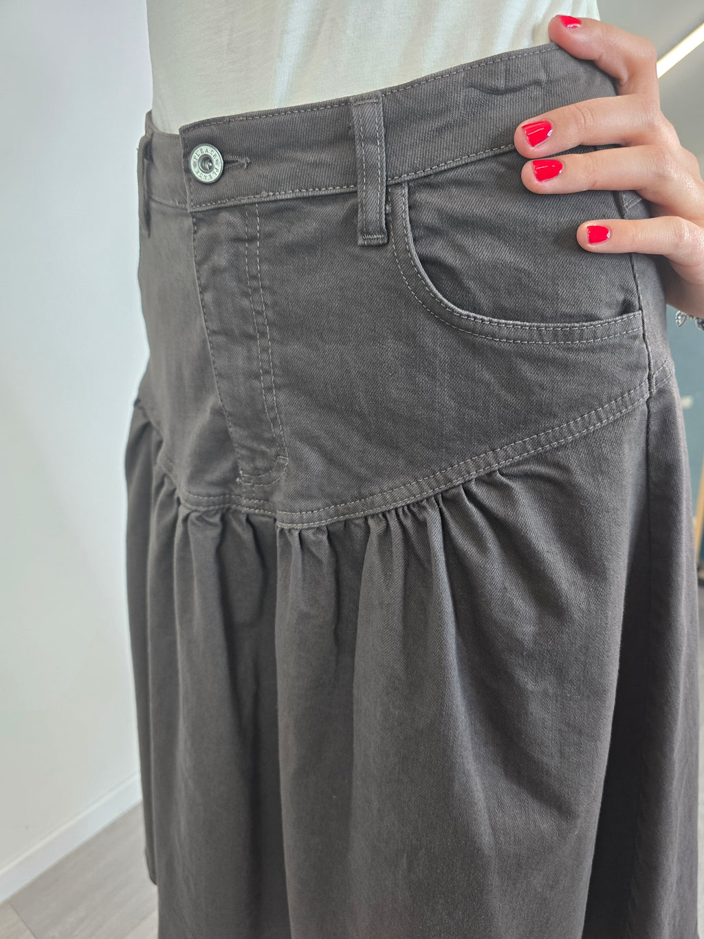 Please donna collezione PE 2026 dettaglio gonna in cotone