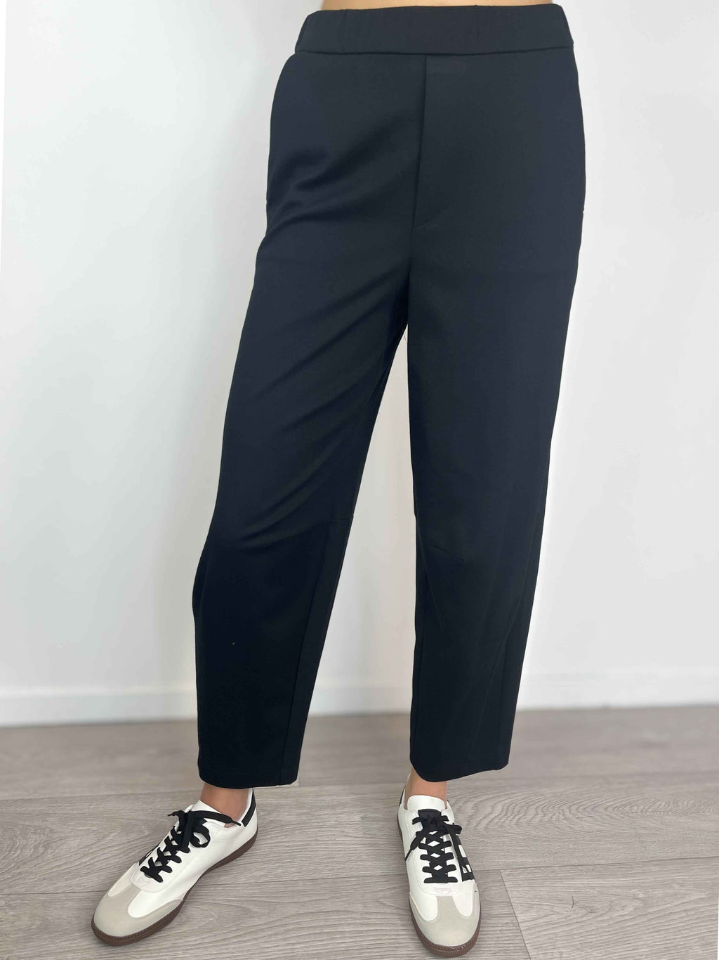 Please - Pantalone baggy in viscosa con elastico - Nero