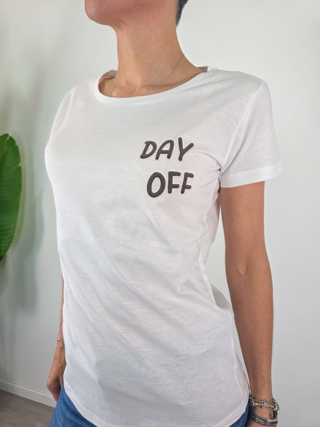 Kikisix - T-shirt Day Off - Bianco e Moro
