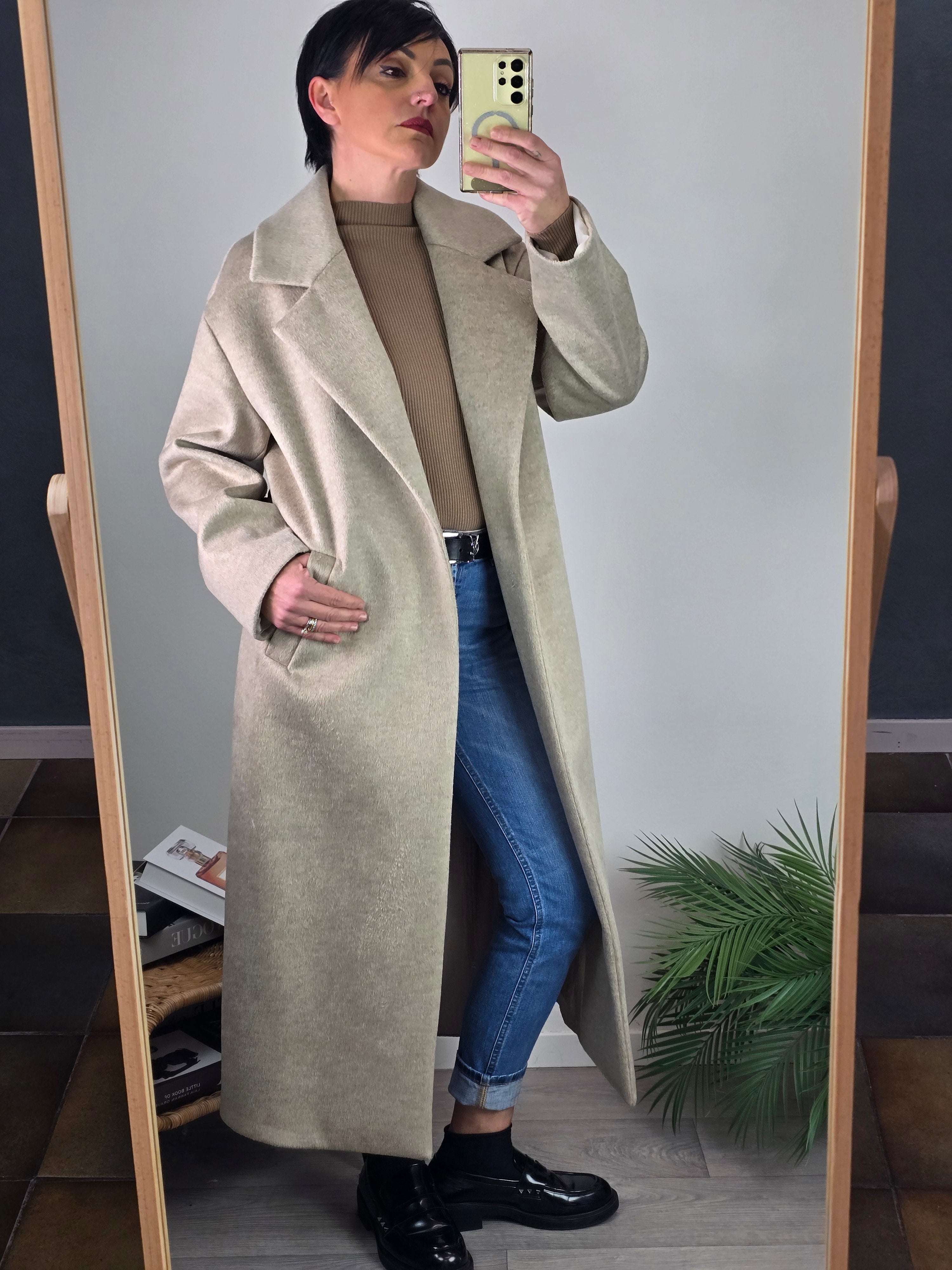 Cappotto lungo indossato 