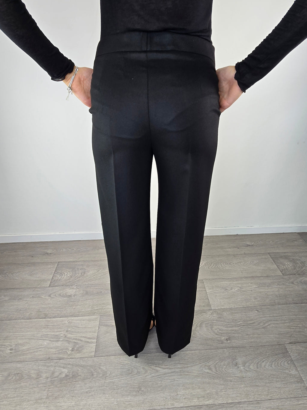 Pantaloni dritti Neri - Kontatto