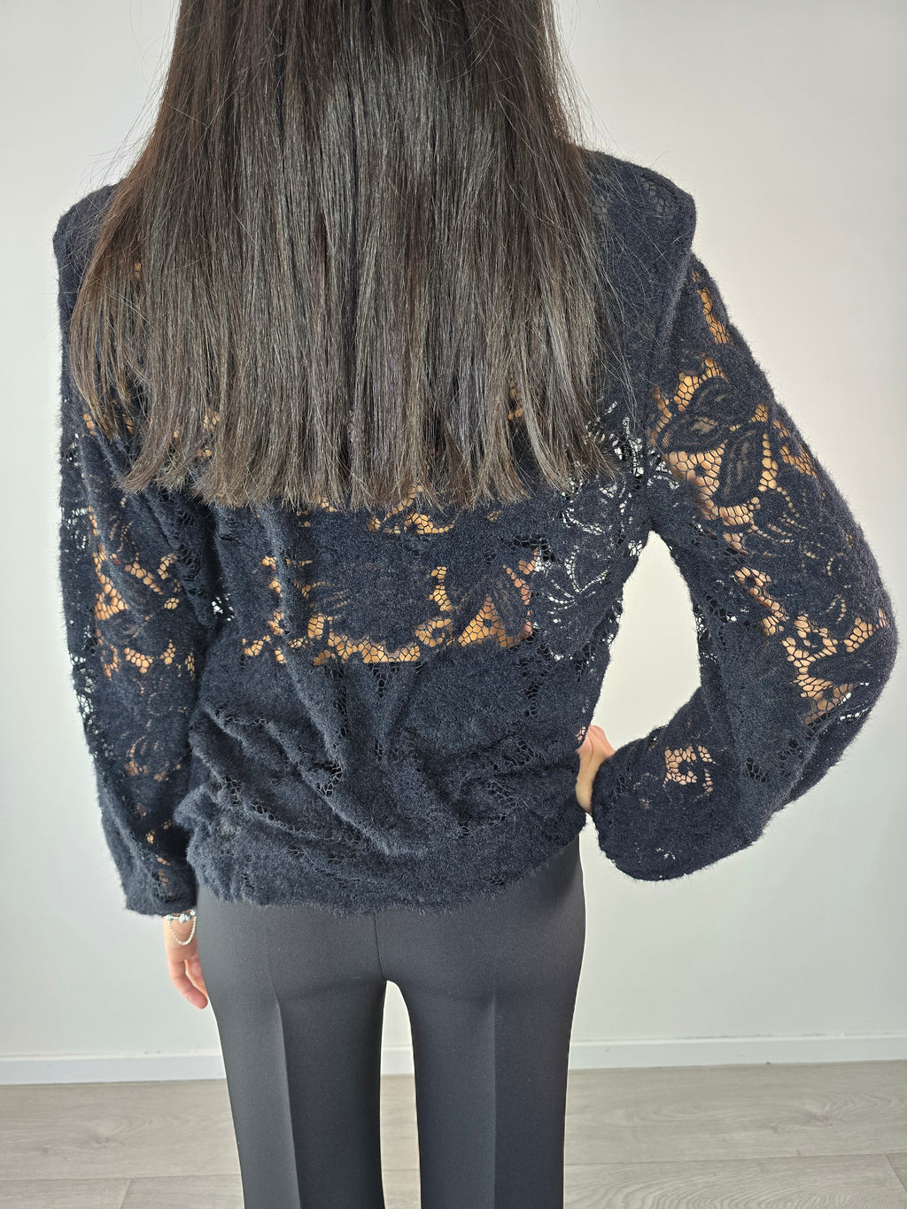 Blusa traforata Nera - Kontatto