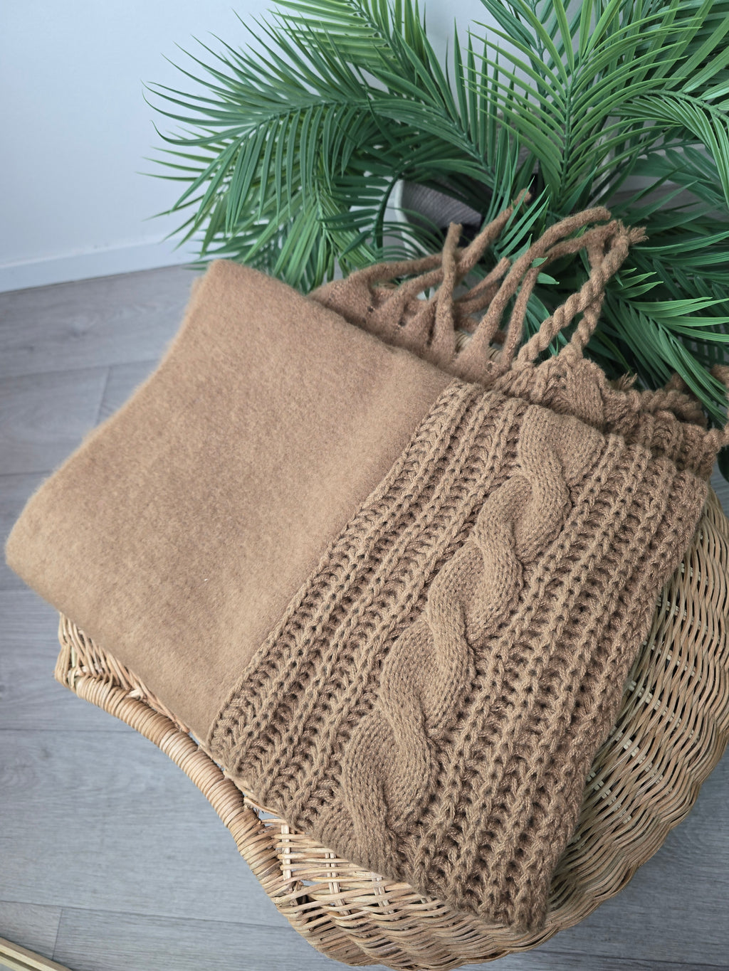 Svuarpa treccia frange cammello