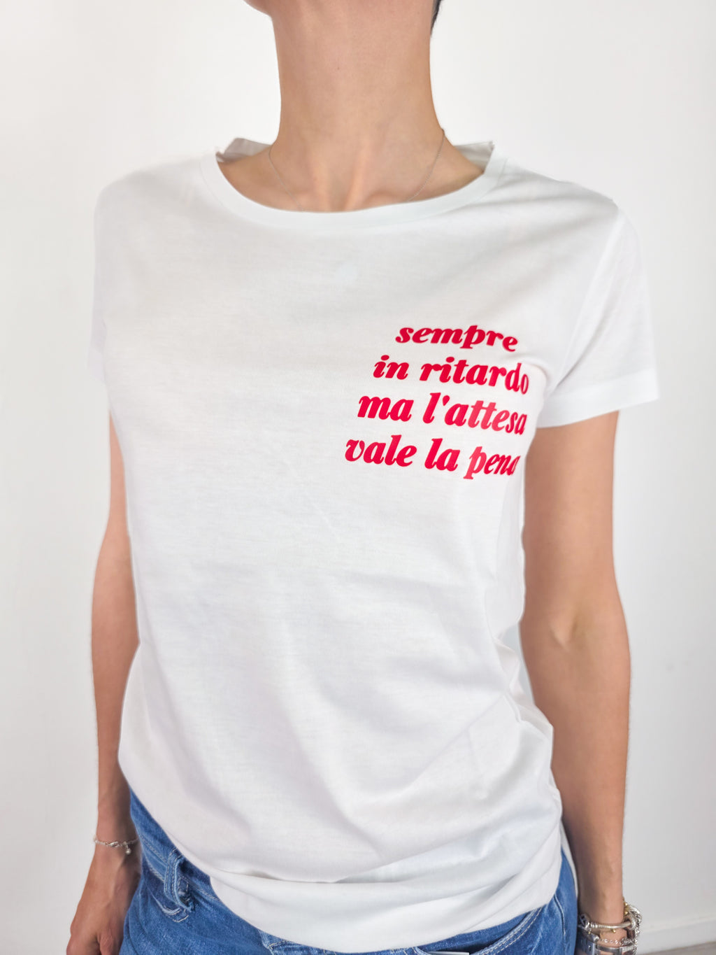 Kikisix - T-shirt Sempre in Ritardo - Bianco e Rosso
