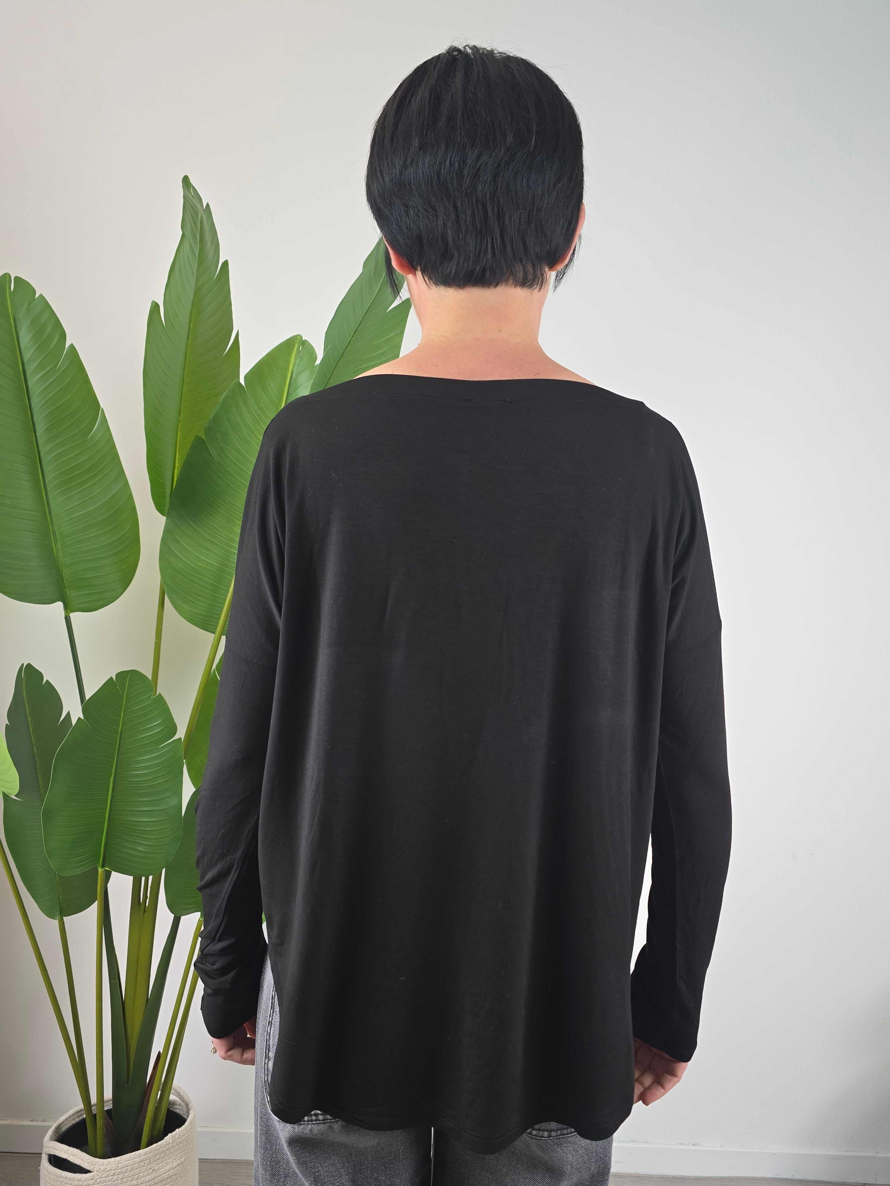 Kontatto - Maglia a scatola con scollo a barchetta - Nero