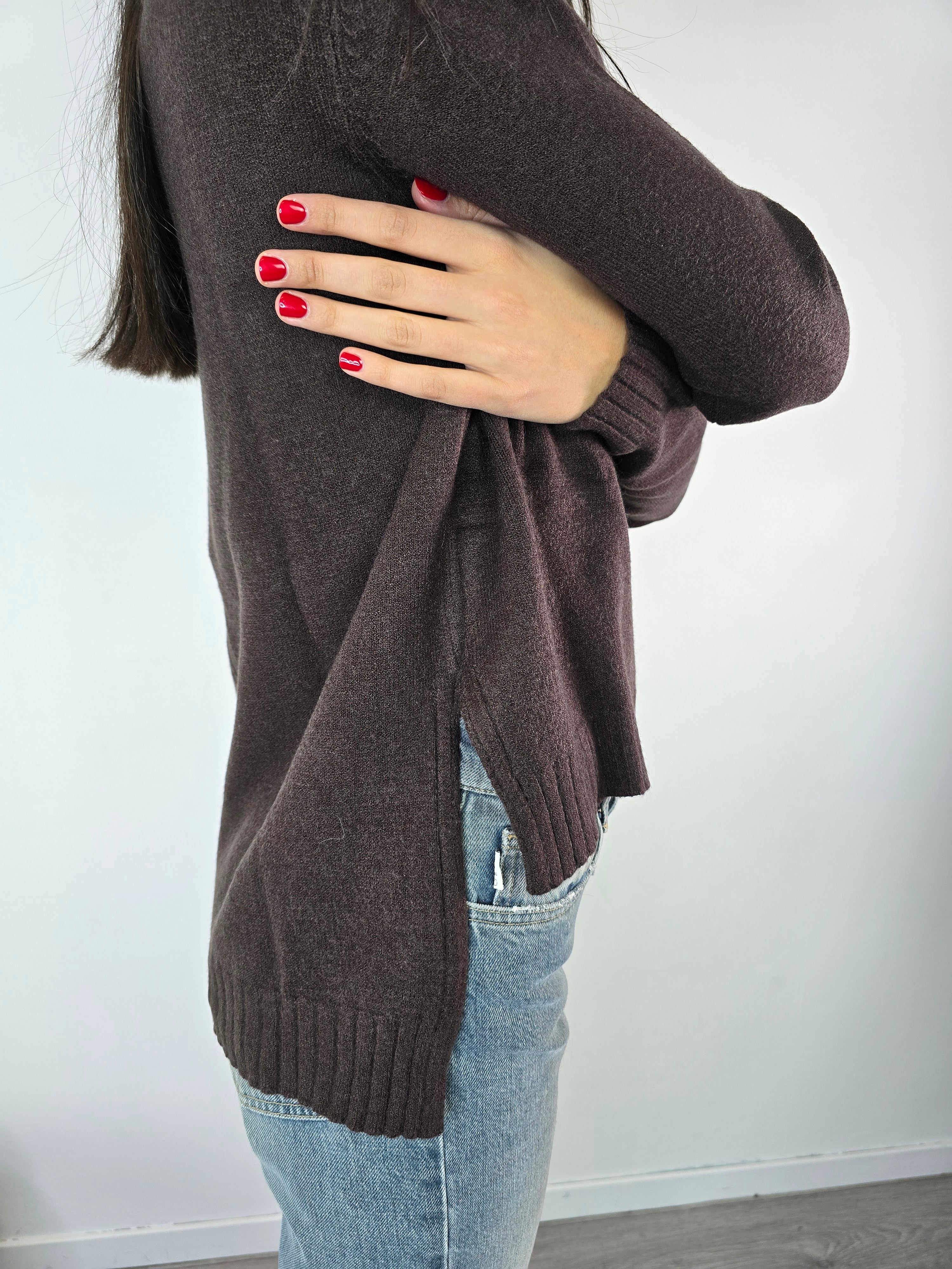 Maglioncino asimmetrico scollo a V Moro - Kikisix