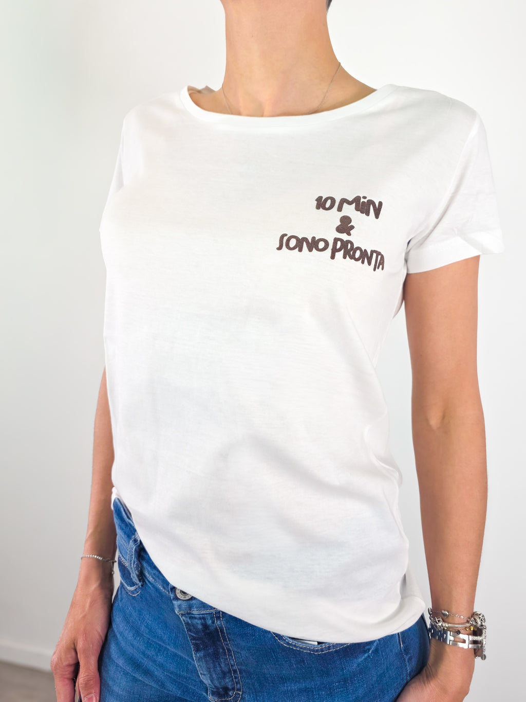 Kikisix - T-shirt "10 minuti e sono pronta" - Bianco e Moro