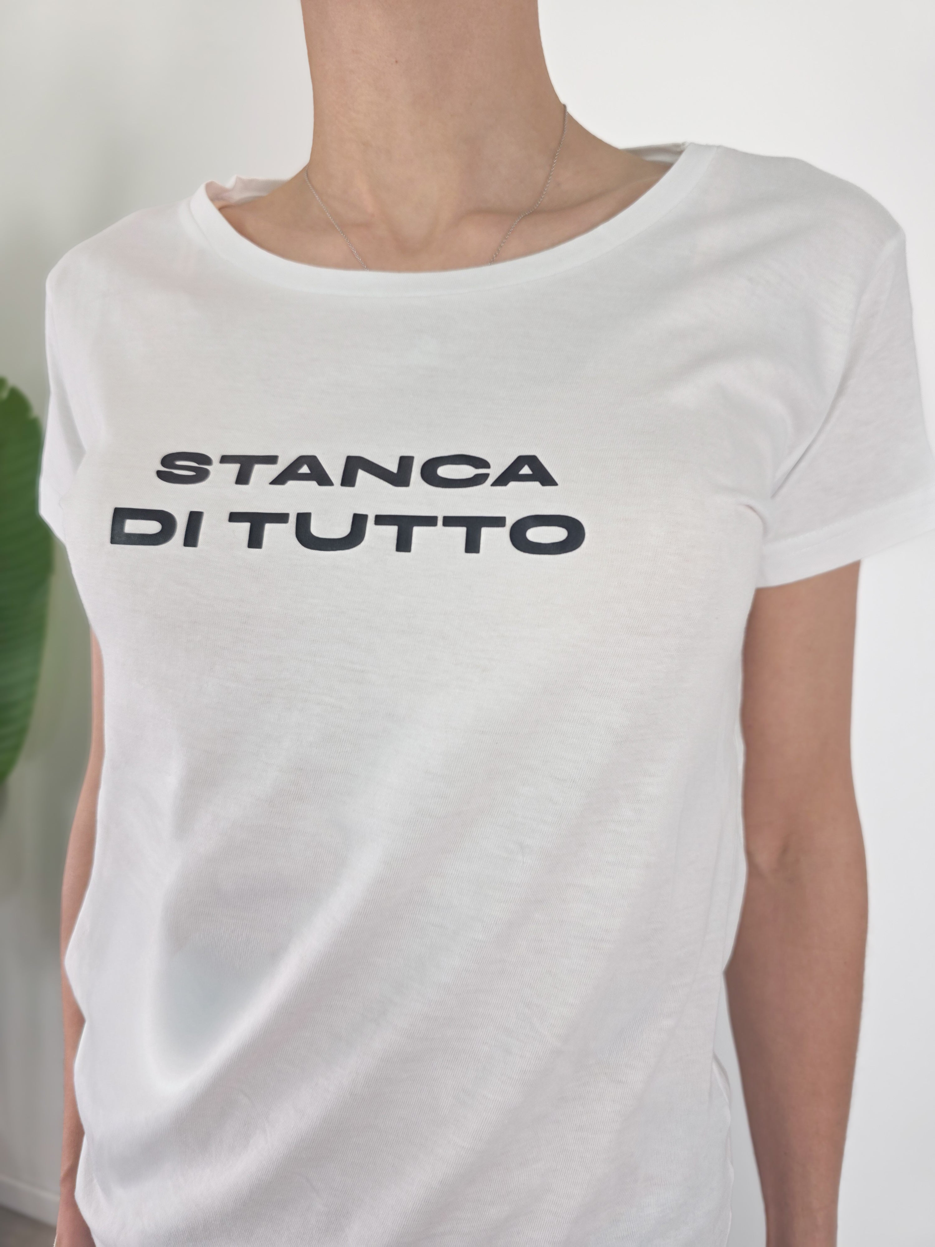 Kikisix - T-shirt Stanca di Tutto - Bianco e Nero
