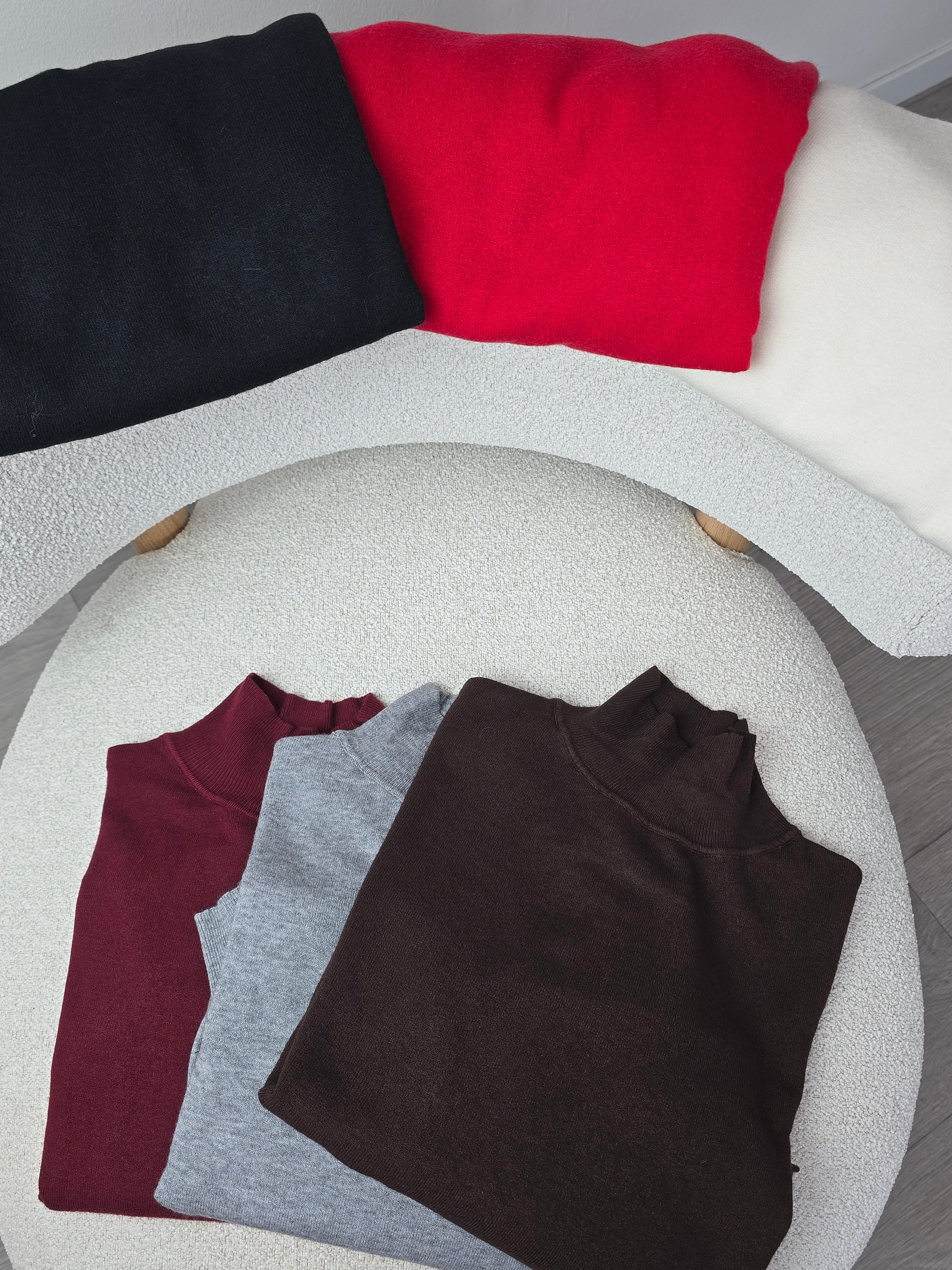 Maglioncino collo alto crop Rosso - Kikisix