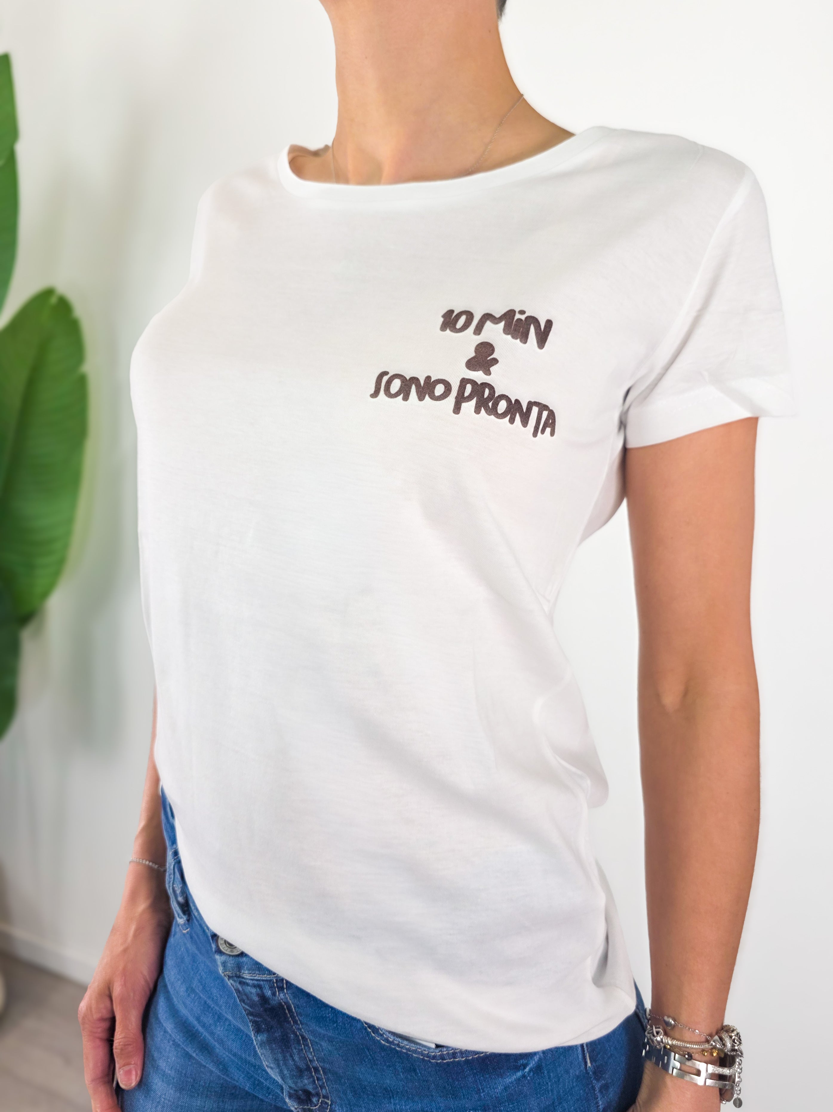Kikisix - T-shirt "10 minuti e sono pronta" - Bianco e Moro