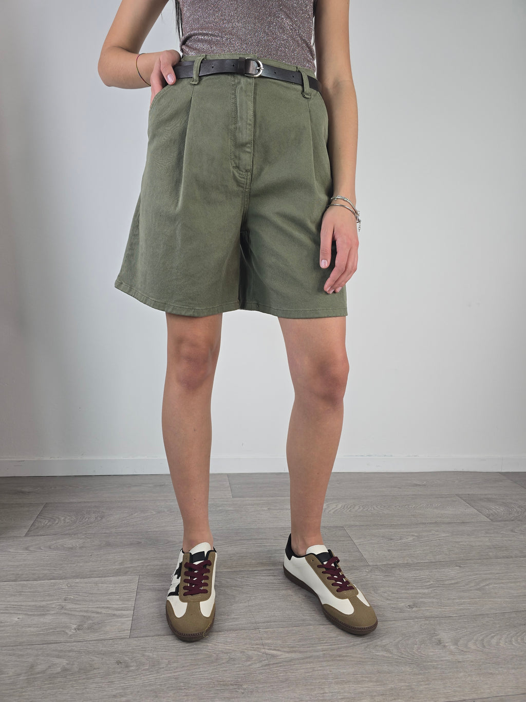 Please - Bermuda con cintura - Militare
