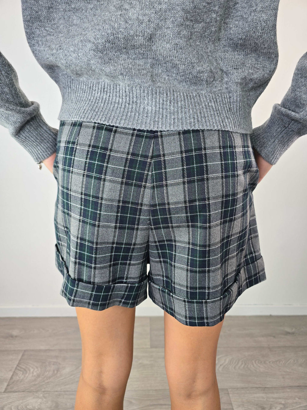 Pantaloncino a quadri Grigio e Verde - Philia LoftSOTTOPHILIA LOFT - Pantaloncino a quadri - Sabrina Shopping Therapy